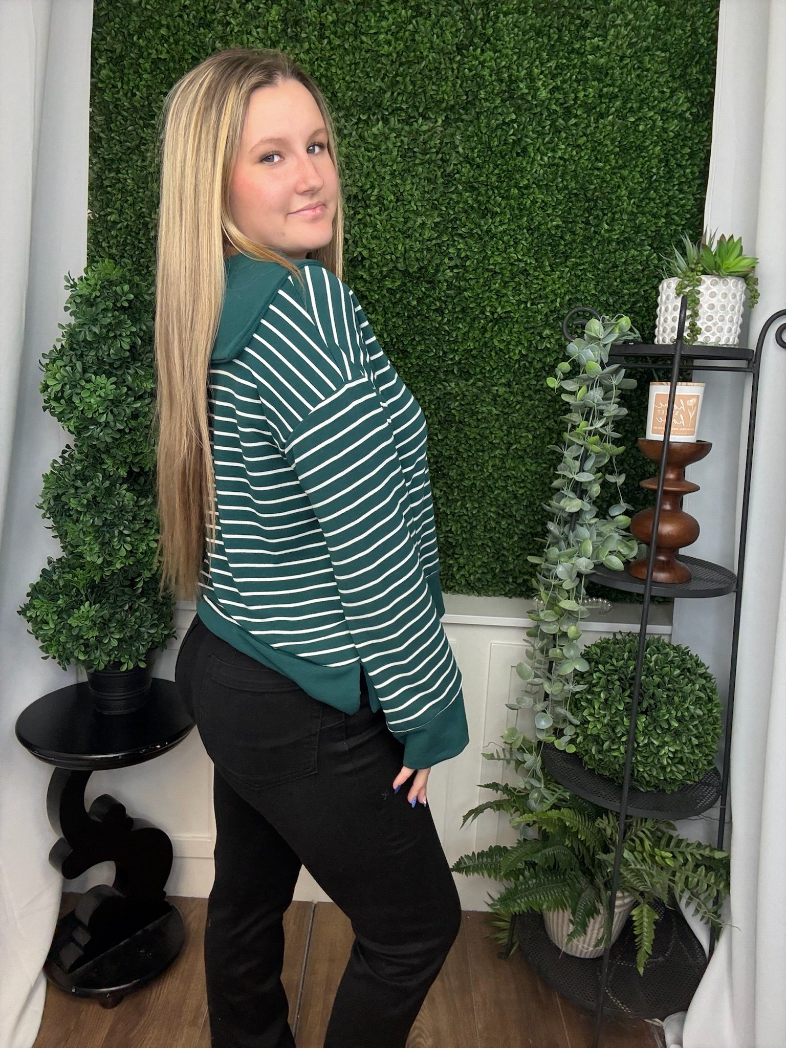 MY WEEKEND SWEATSHIRT - HUNTER GREEN