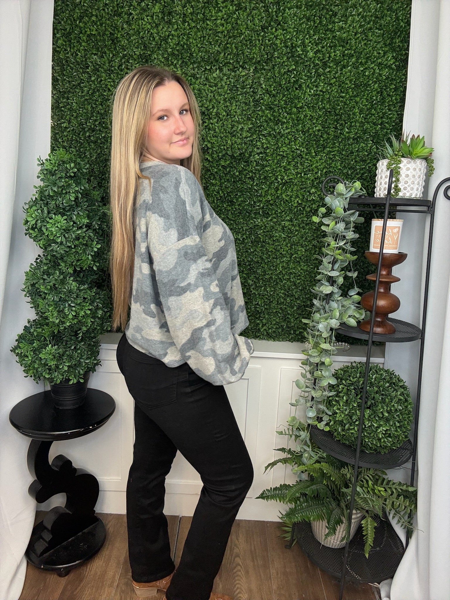 CASUAL CAMO PRINT TOP - GRAY CAMO