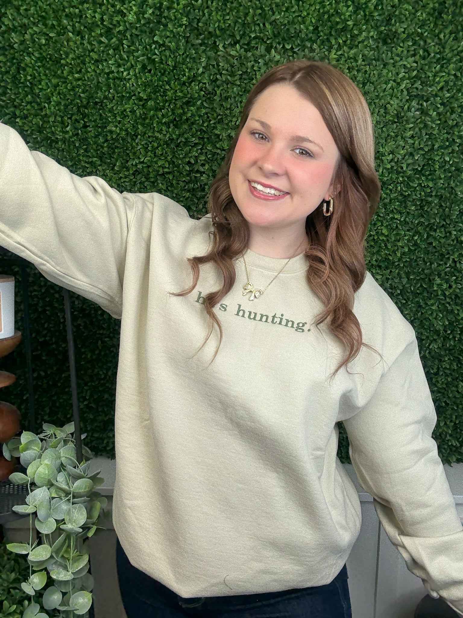 HE'S HUNTING SWEATSHIRT - TAN