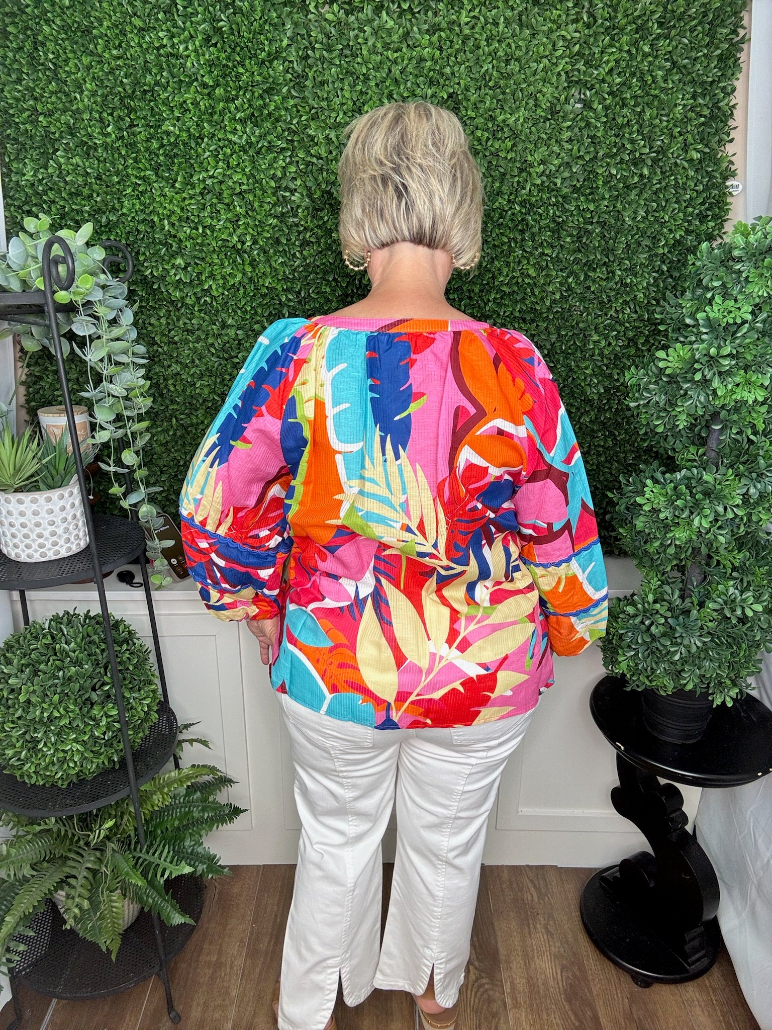 SPLIT NECK PRINT TOP W/ZIG ZAG TRIM - MULTI