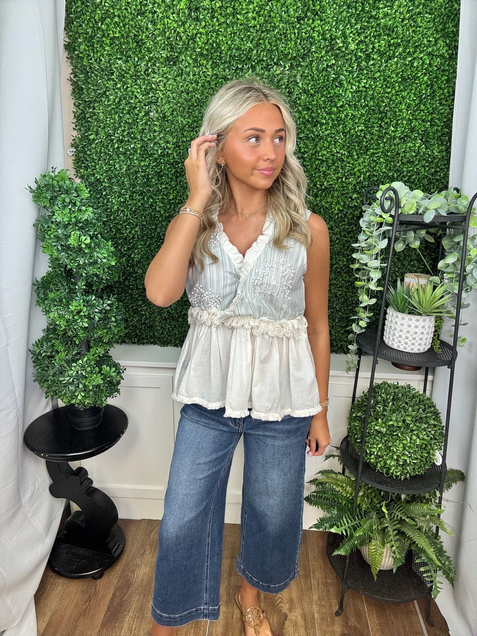 RUFFLED VNECK FLOWY RELAXED FIT TOP- IVORY MULTI