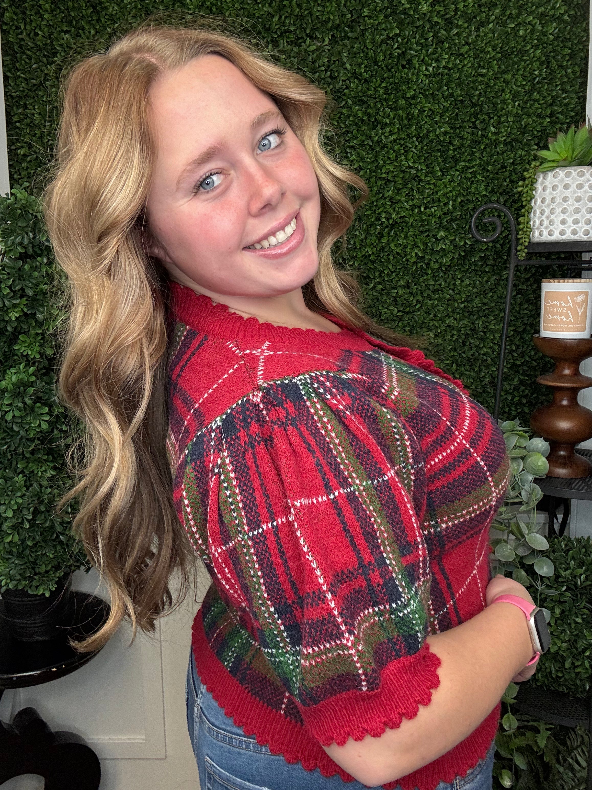 PLAID SHORT PUFF SLEEVE TOP W/SCALLOP NECKLINE - RED