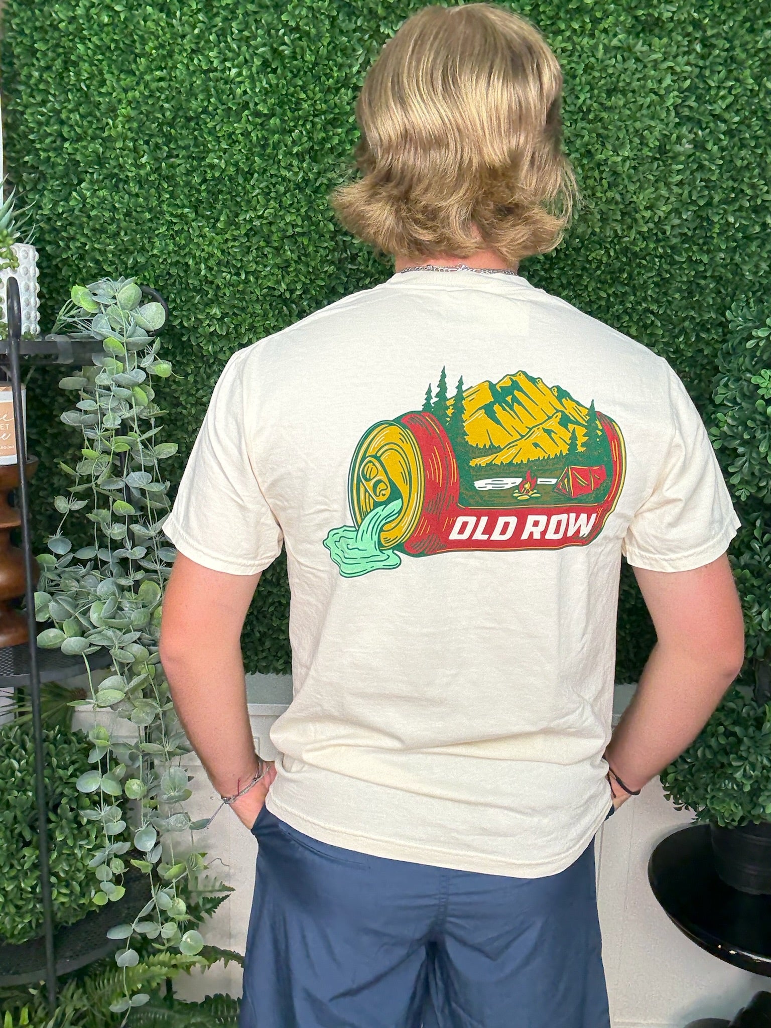 OLD ROW OUTDOORS BEER CAN MOUNAIN POCKET TEE - IVORY
