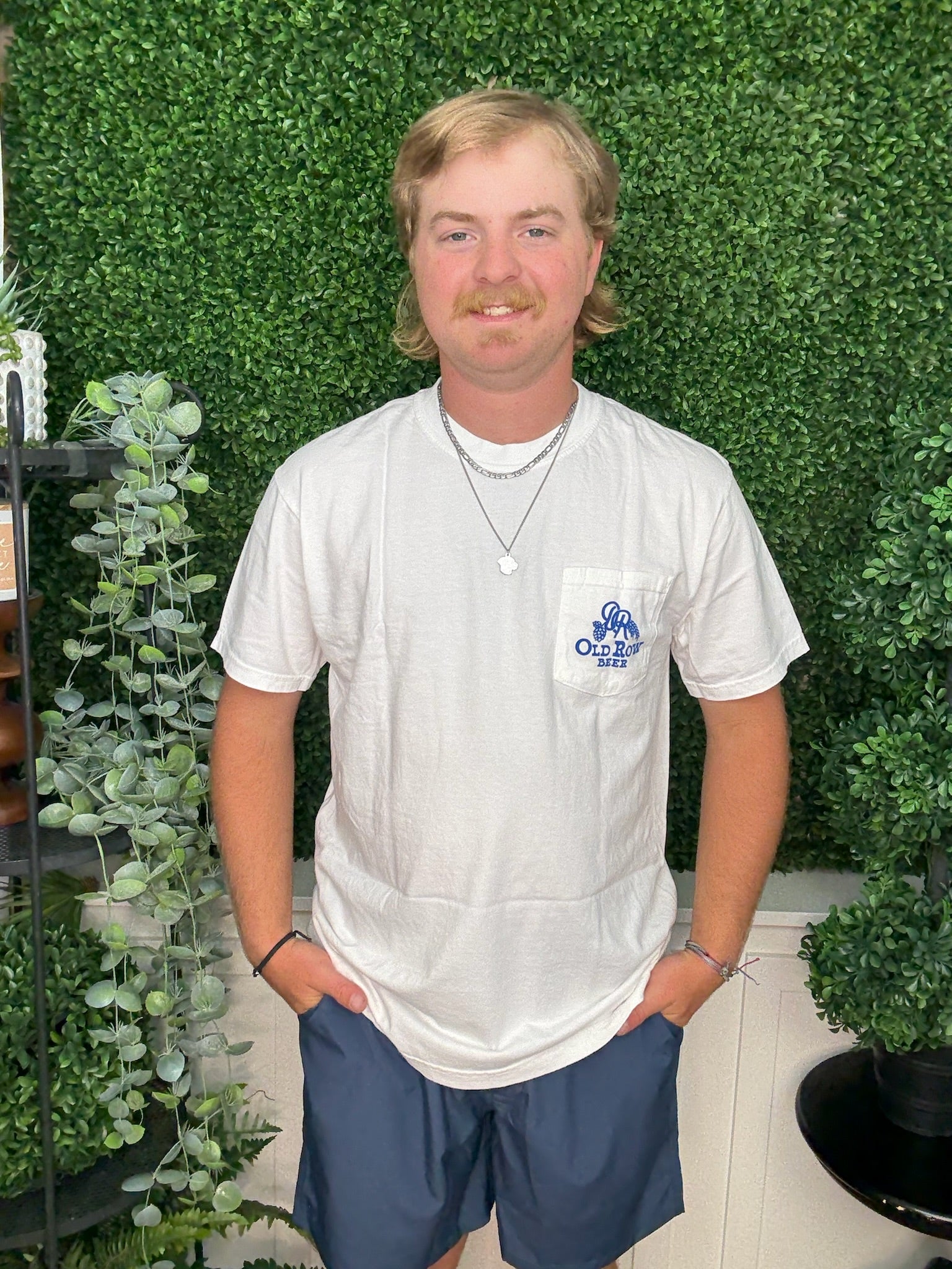 THE BUZZ CIRCLE POCKET TEE - WHITE