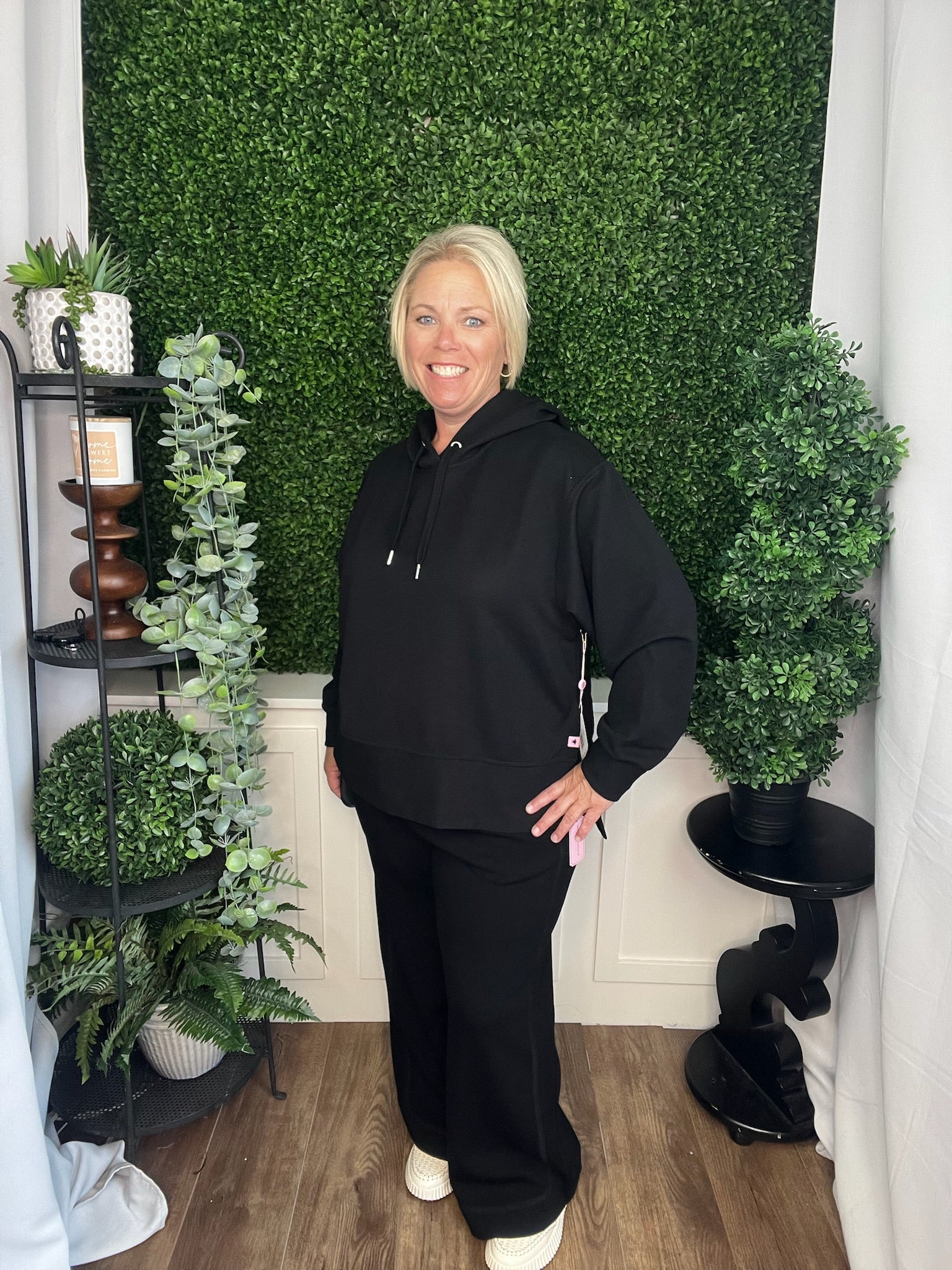 RIBBED HOODED PULLOVER - BLACK