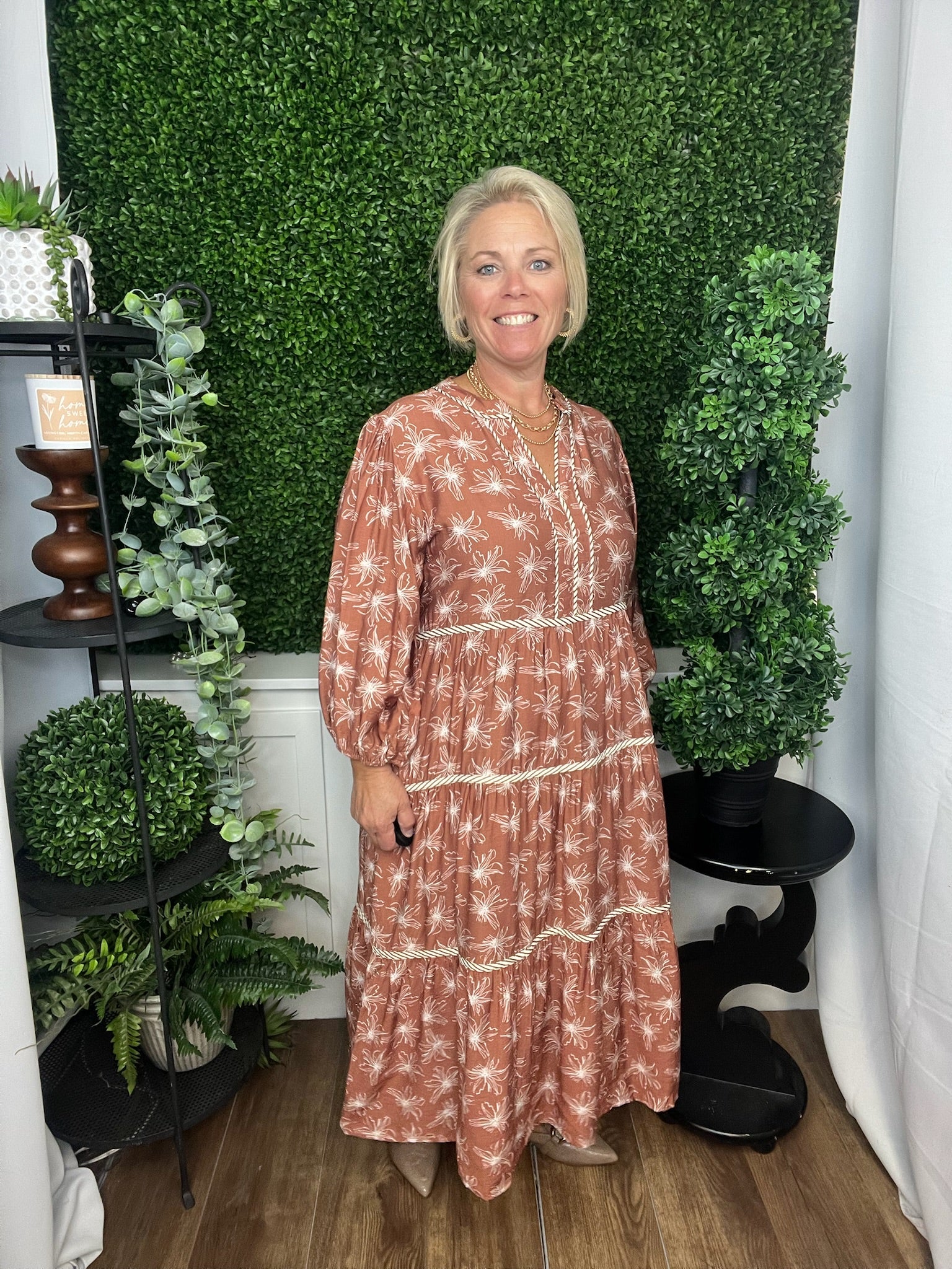 3/4 SLEEVE FLORAL PRINT TIERED MIDI DRESS - MOCHA