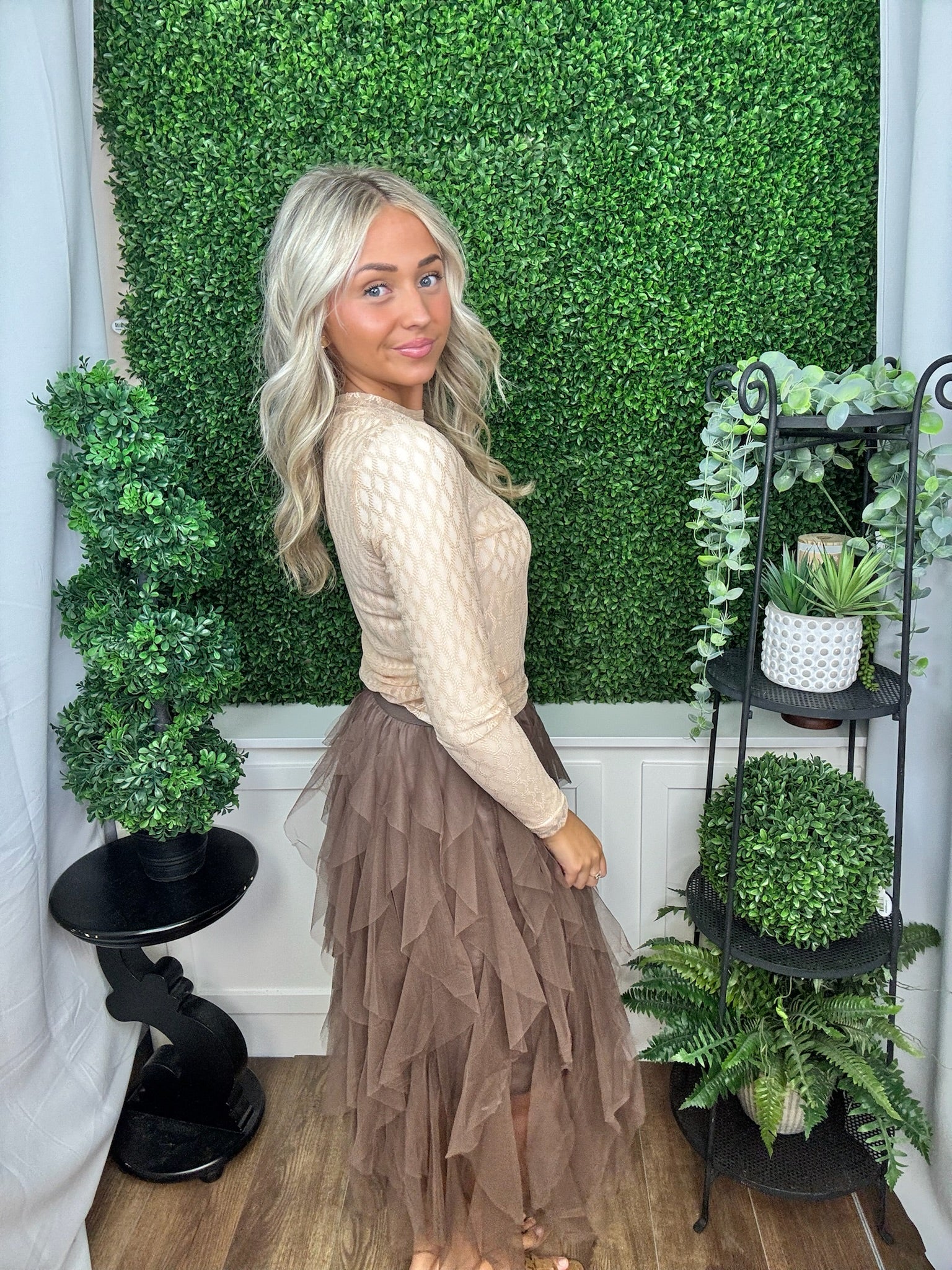 LACE RUFFLE SKIRT - BROWN