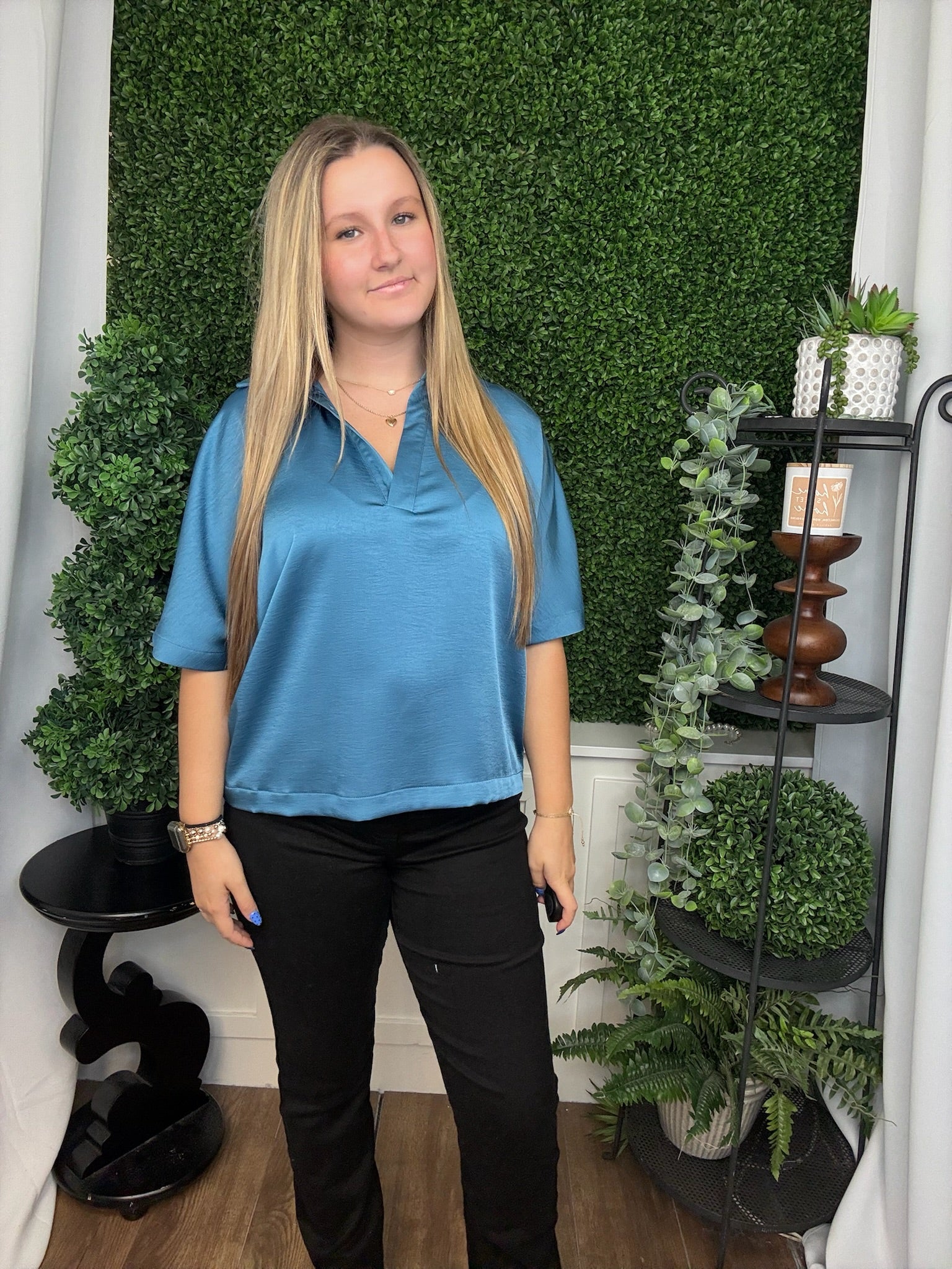 COLLAR V-NECK OVERSIZED TOP