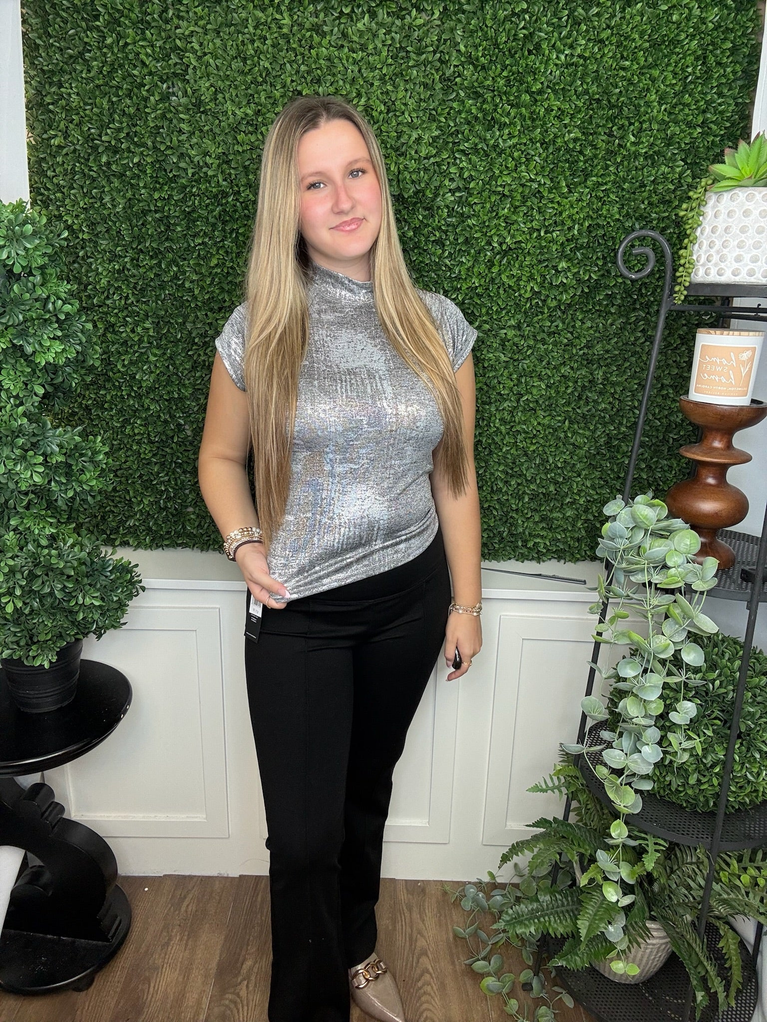 METALLIC MOCK NECK CAP SLV TOP