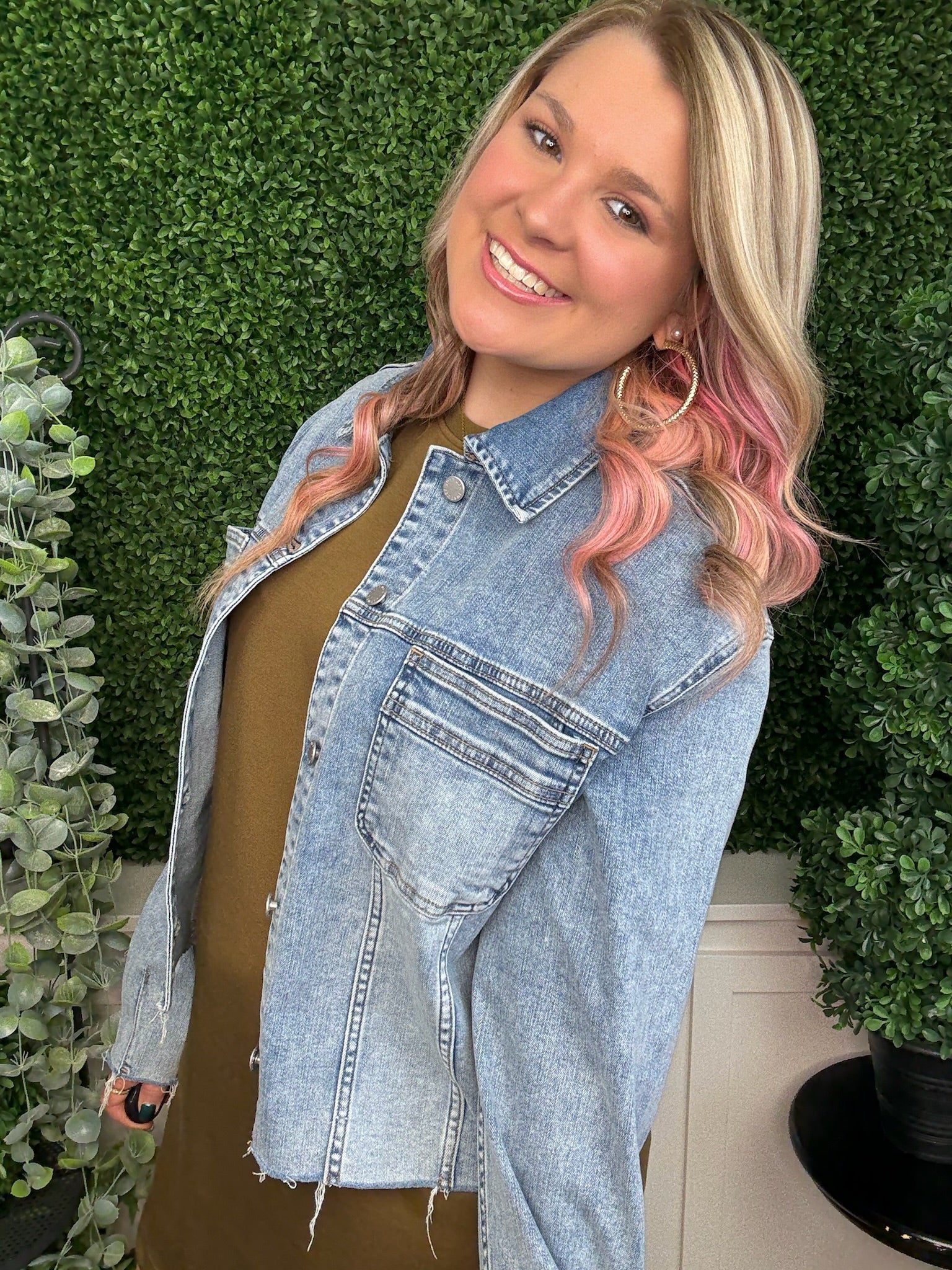 FRAYED HEM UTILITY DENIM JACKET