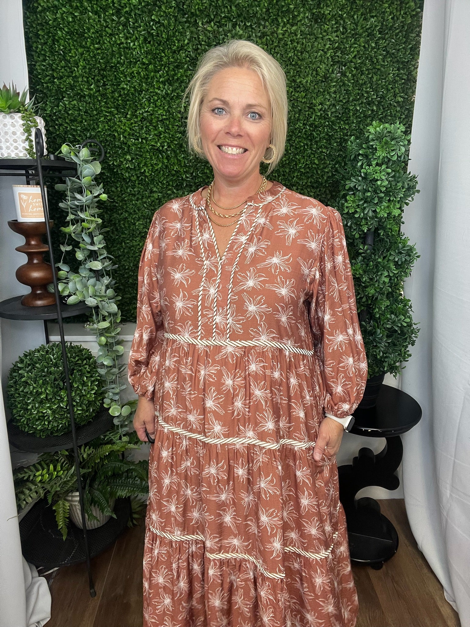 3/4 SLEEVE FLORAL PRINT TIERED MIDI DRESS - MOCHA