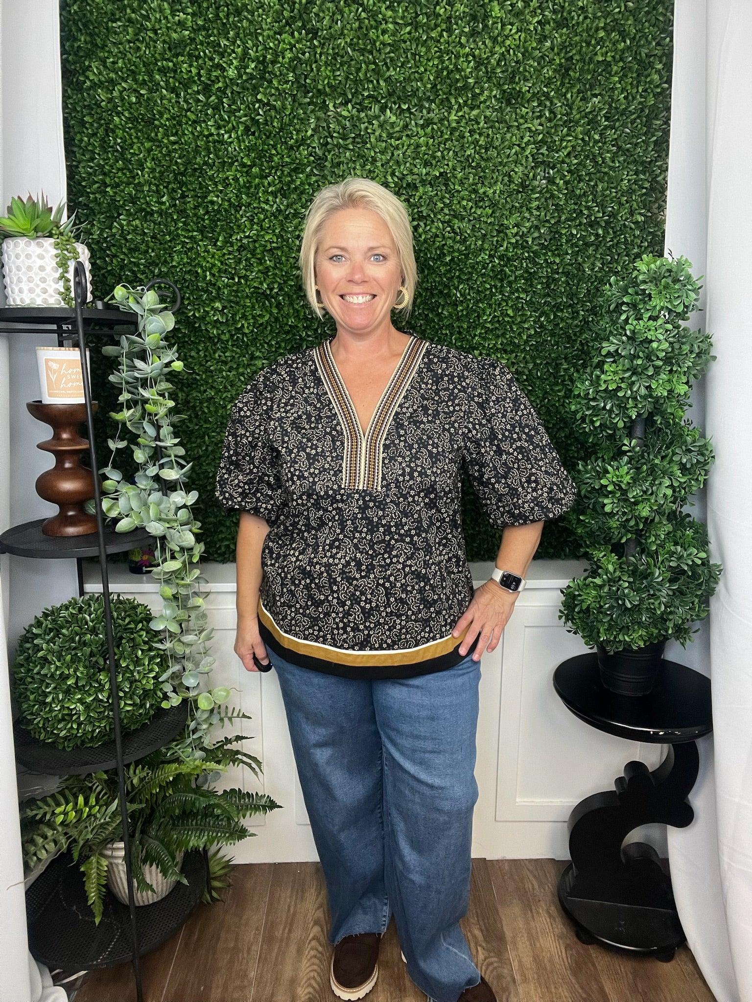 PUFF SLEEVE VNECK PRINTED TOP W/COLORBLOCK HEM - BLACK