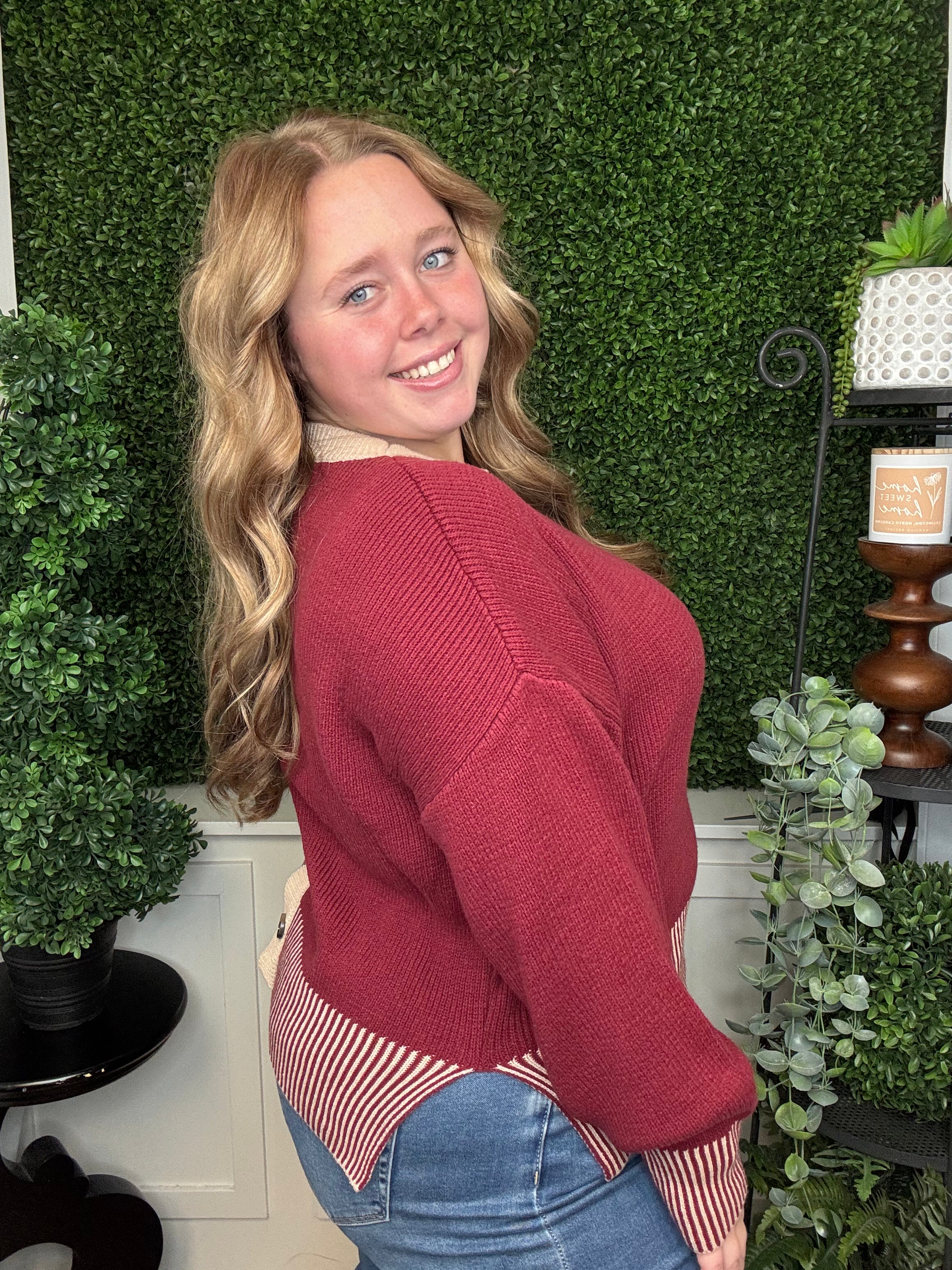 CONTRAST STRIPE HEM LS KNIT SWEATER - OXBLOOD