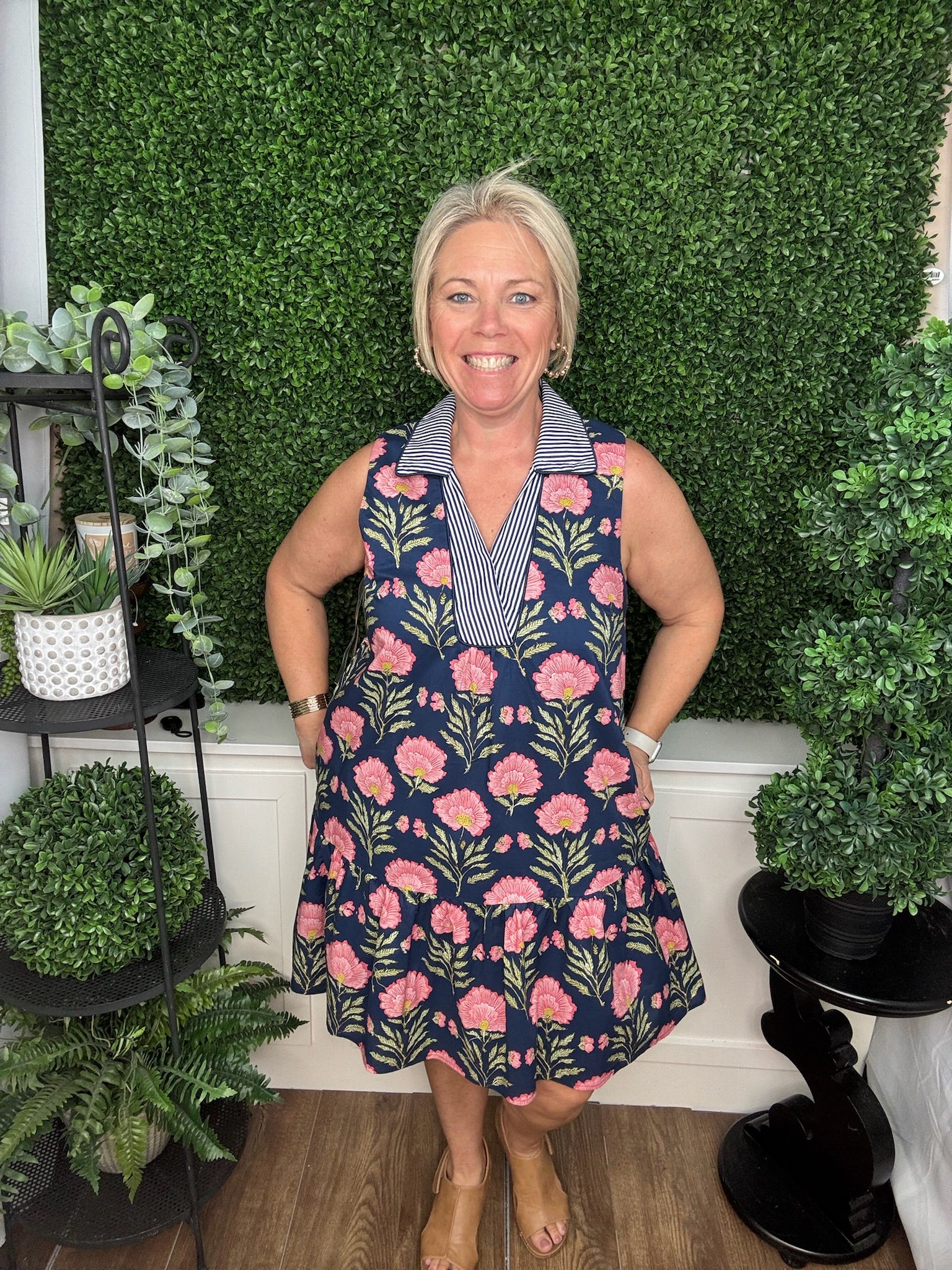 NAVY SLEEVELES DRESS