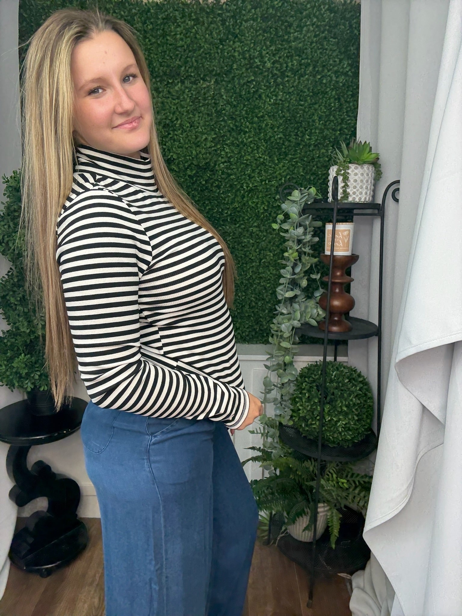 STRIPE TURTLENECK FITTED TOP - BLACK