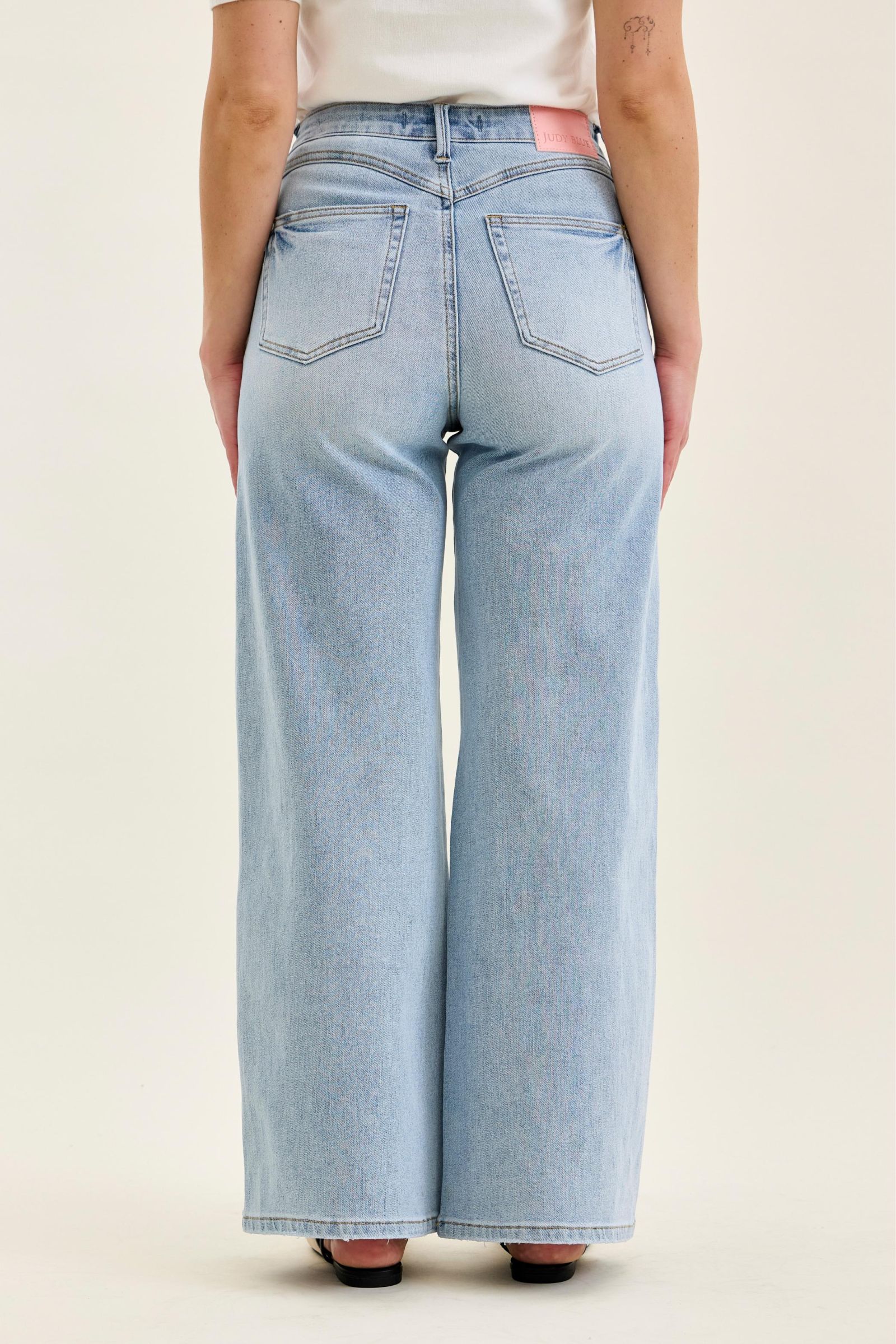 Petite - Light Wash Wide Leg Jeans