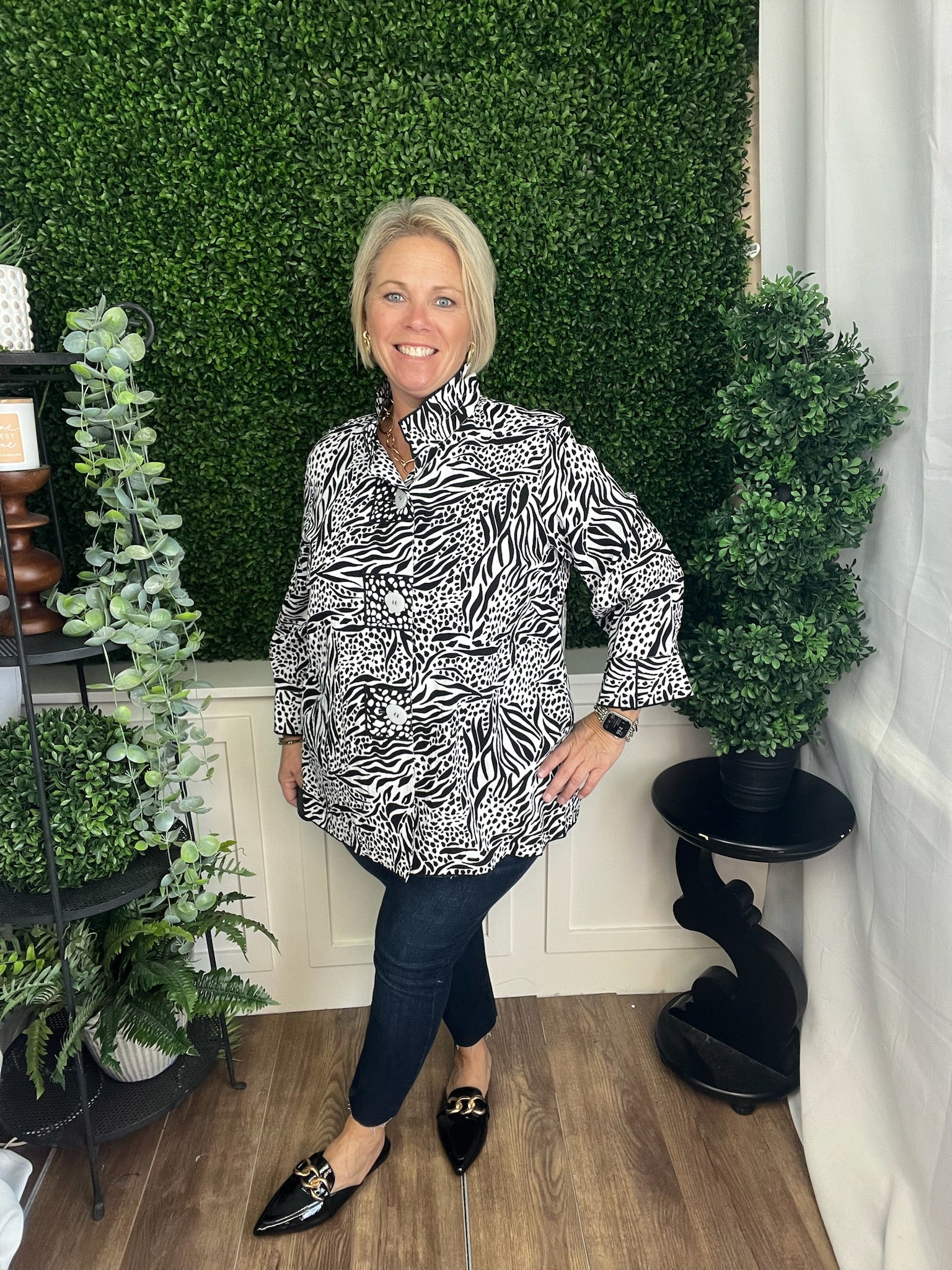 PRINTED WOVEN BUTTON FRONT BLOUSE 3/4 SLEEVE - BLACK/WHITE PRINT