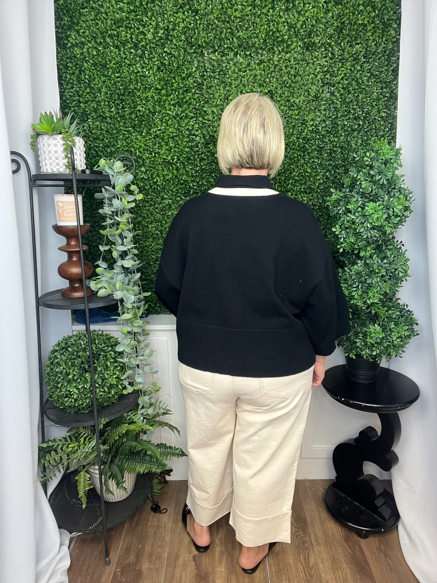 V-NECK COLOR TRIM TOP - BLACK