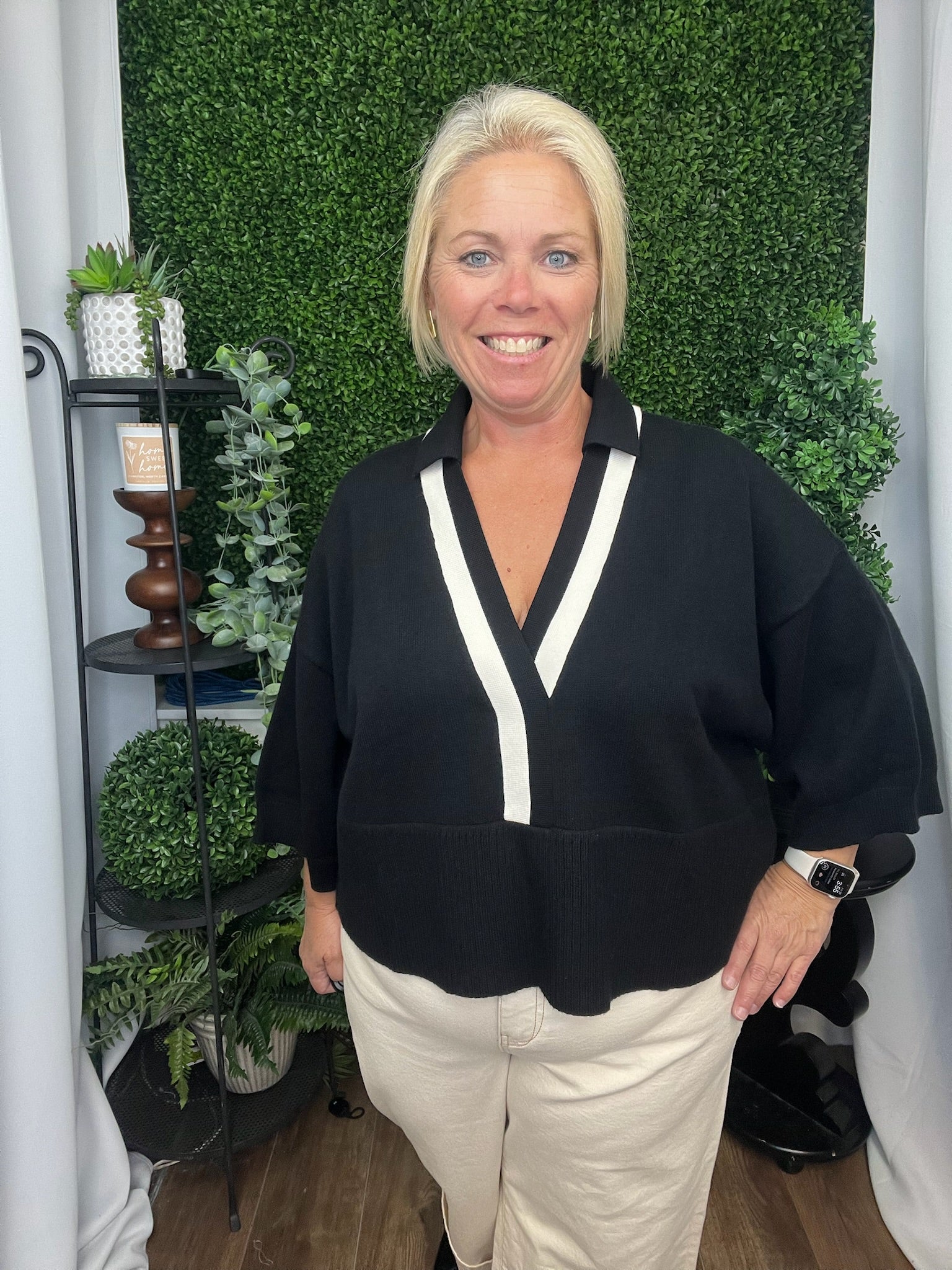 V-NECK COLOR TRIM TOP - BLACK