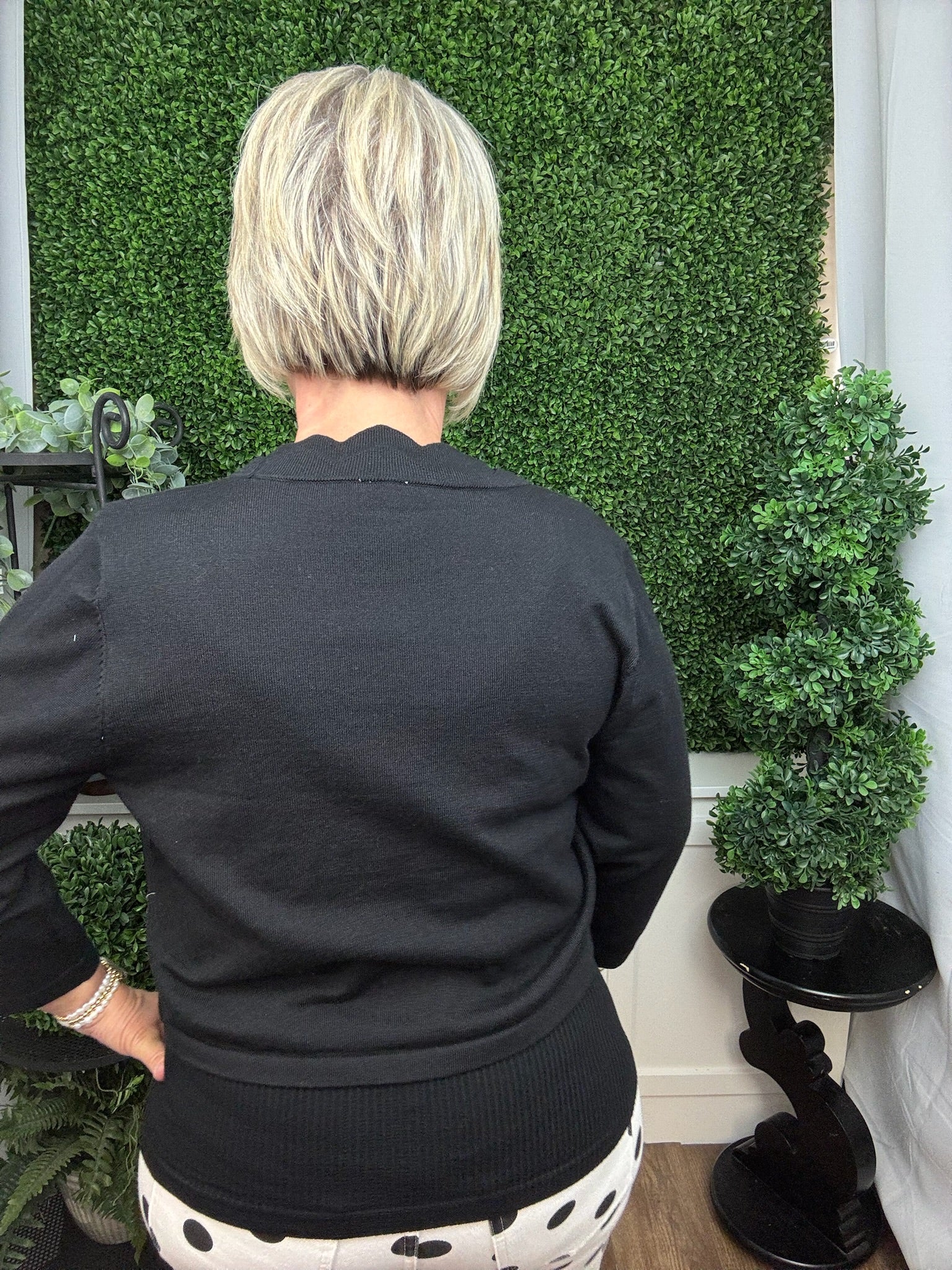 SCALLOP KNIT SHRUG CARDIGAN - BLACK