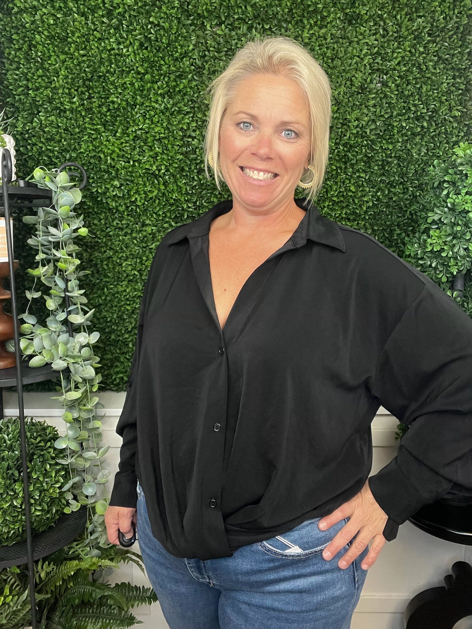 BUTTON DOWN BLOUSE W/FLOWING FIT - BLACK