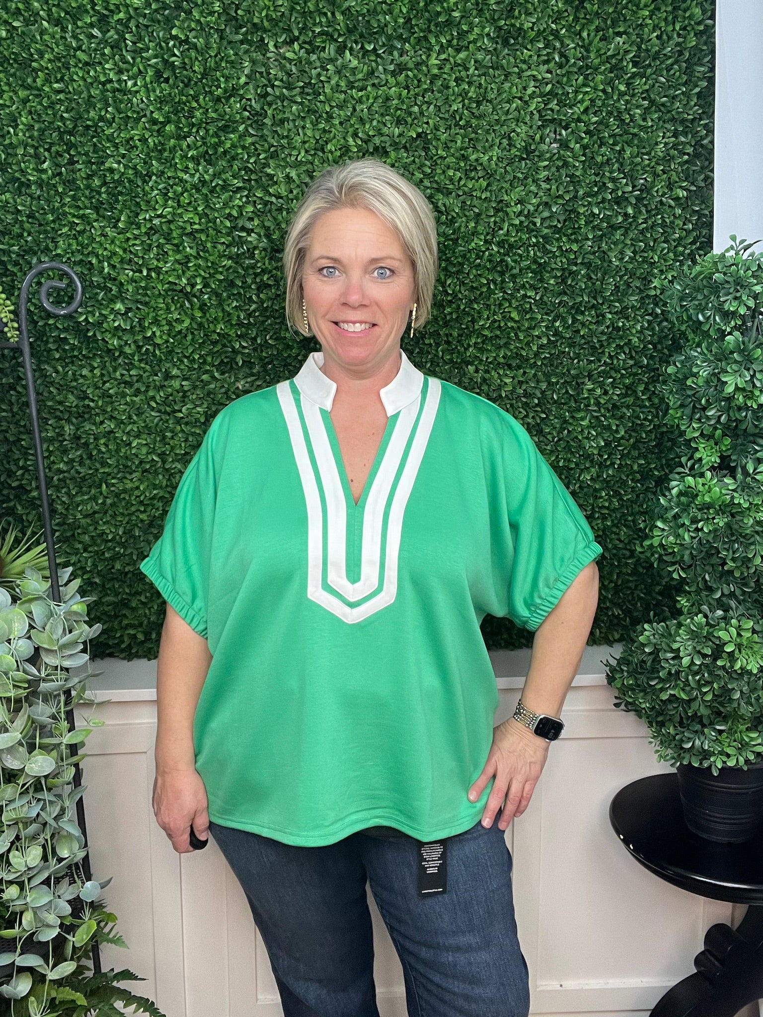 SHORT SLEEVE VNECK SOLID TOP