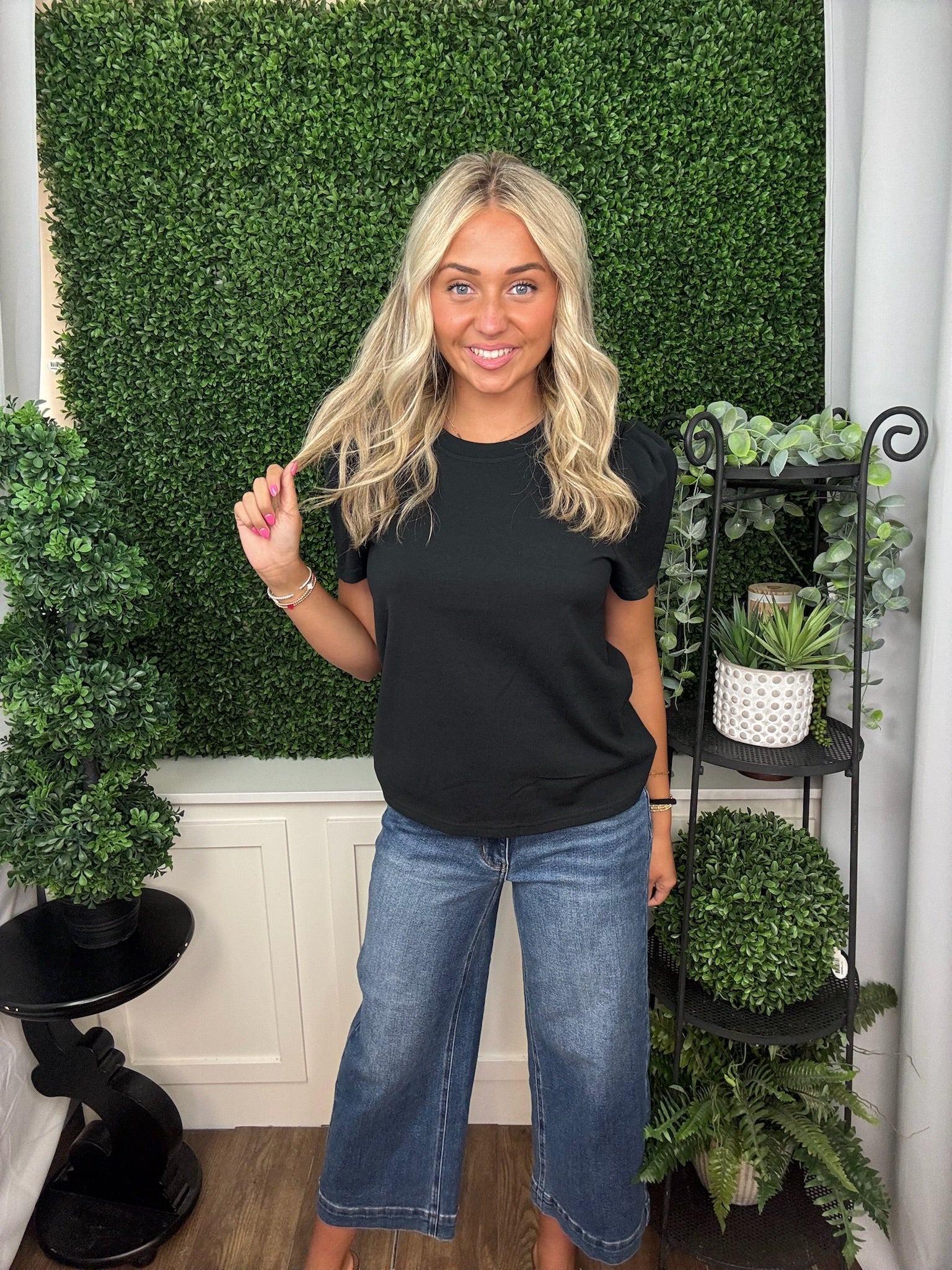 PLEAT SLEEVE TEE LARSSA BLACK