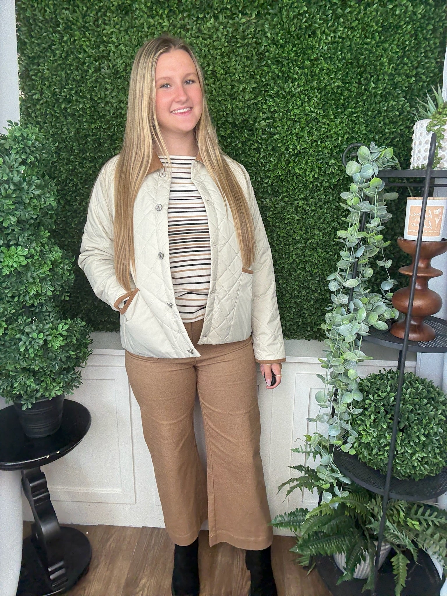 SOLID QUILTED JACKET W/CONTRAST COLLAR