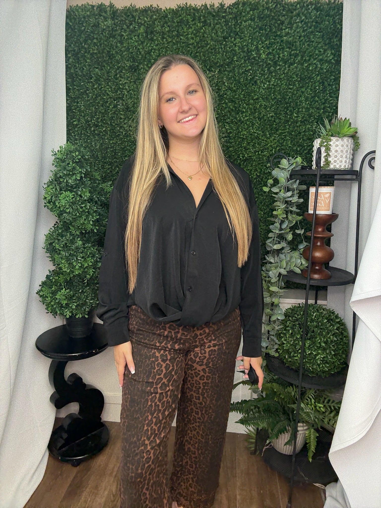 BUTTON DOWN BLOUSE W/FLOWING FIT - BLACK