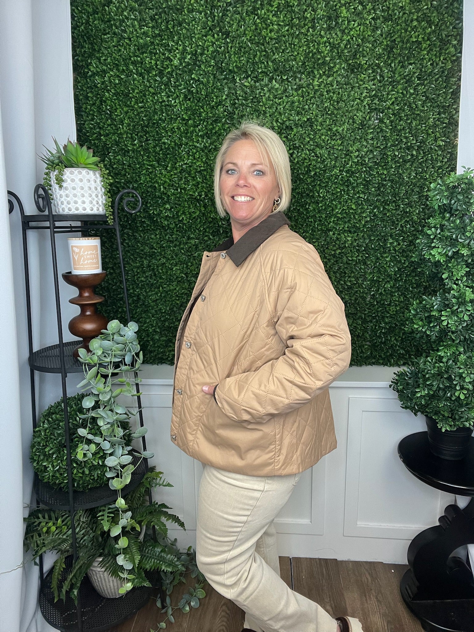 SOLID QUILTED JACKET W/CONTRAST COLLAR