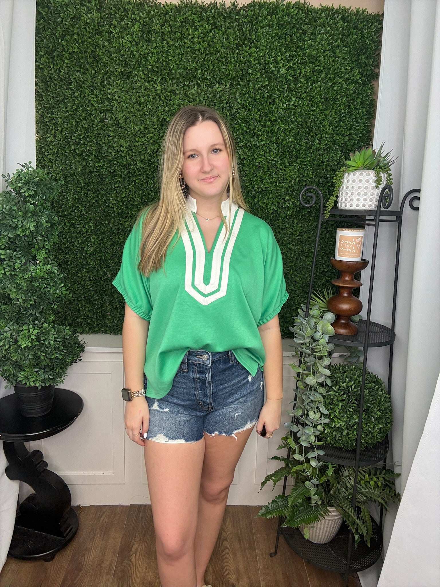 SHORT SLEEVE VNECK SOLID TOP