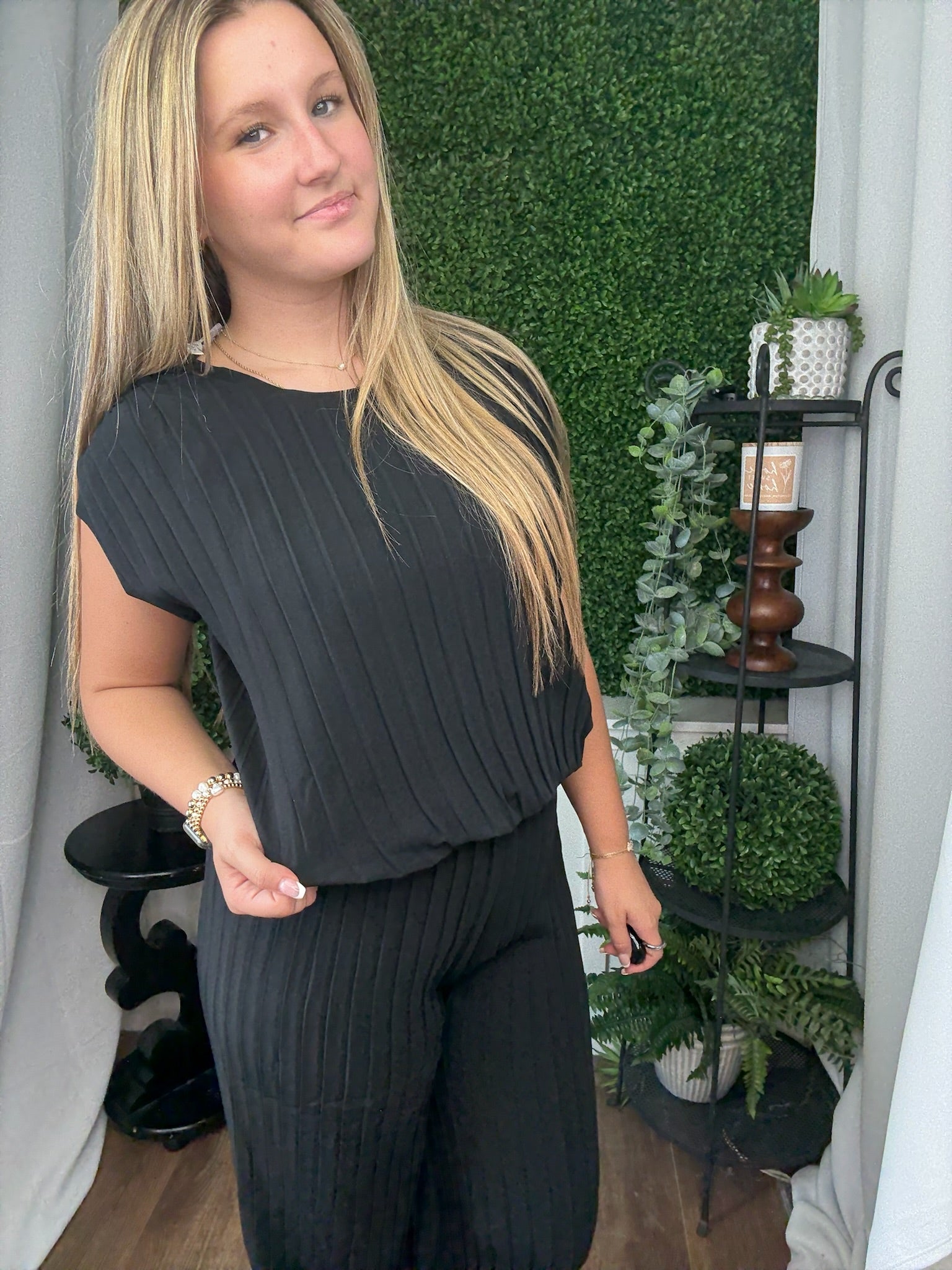 PLEATED TOP AND PANTS SET - BLACK