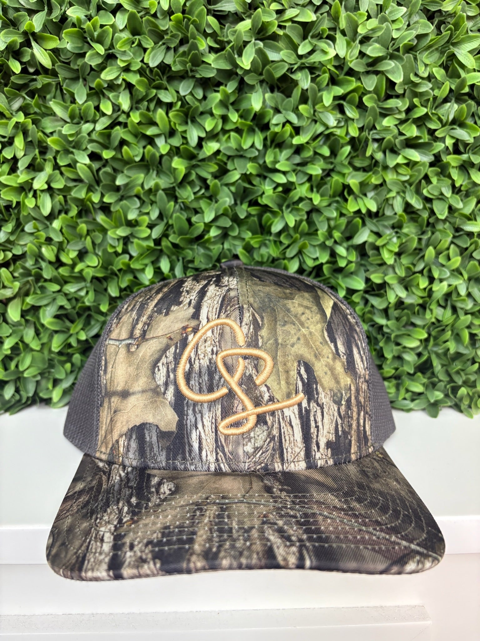 TRUCKER INITIALS BREAK UP COUNTRY/CHOC