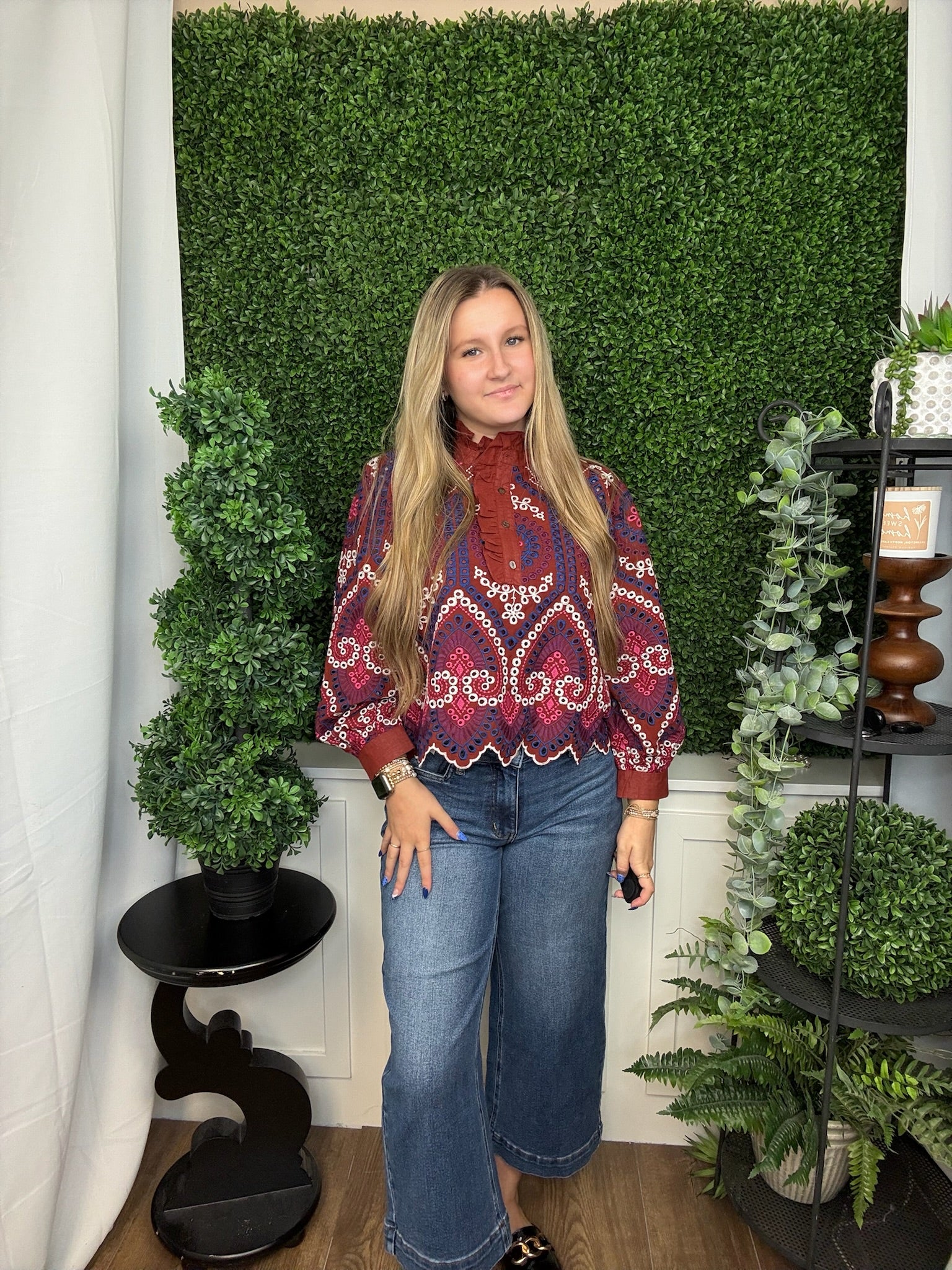 SCALLOP HEM RUFFLE COLLAR TOP - BRICK