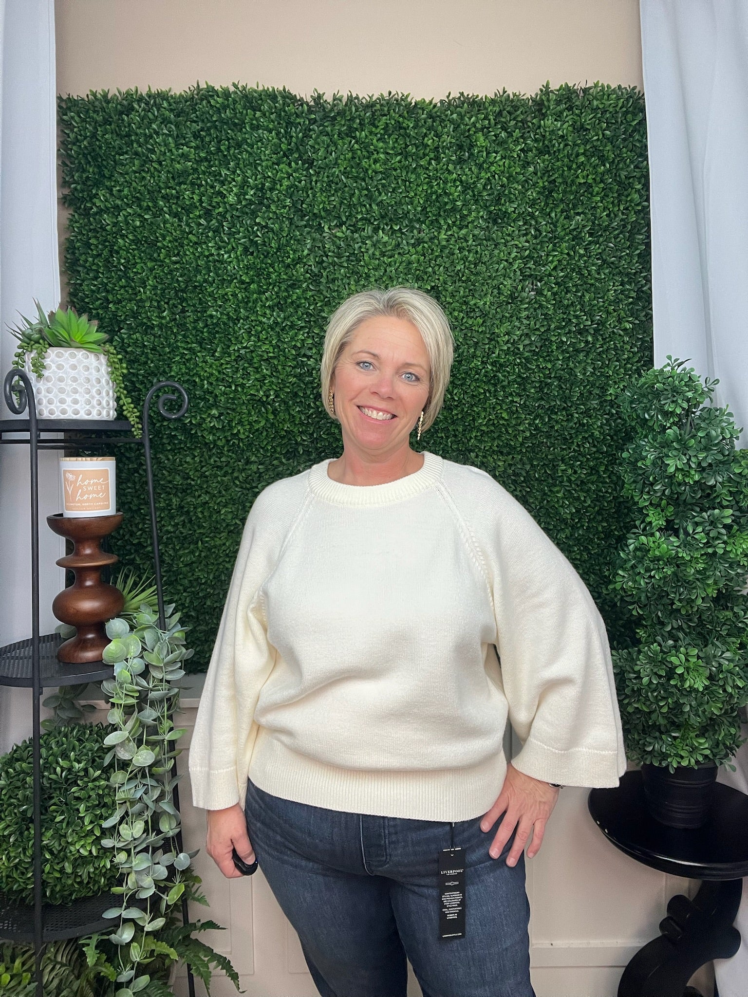 CREAM 3/4 SLEEVE CREW NECK TOP