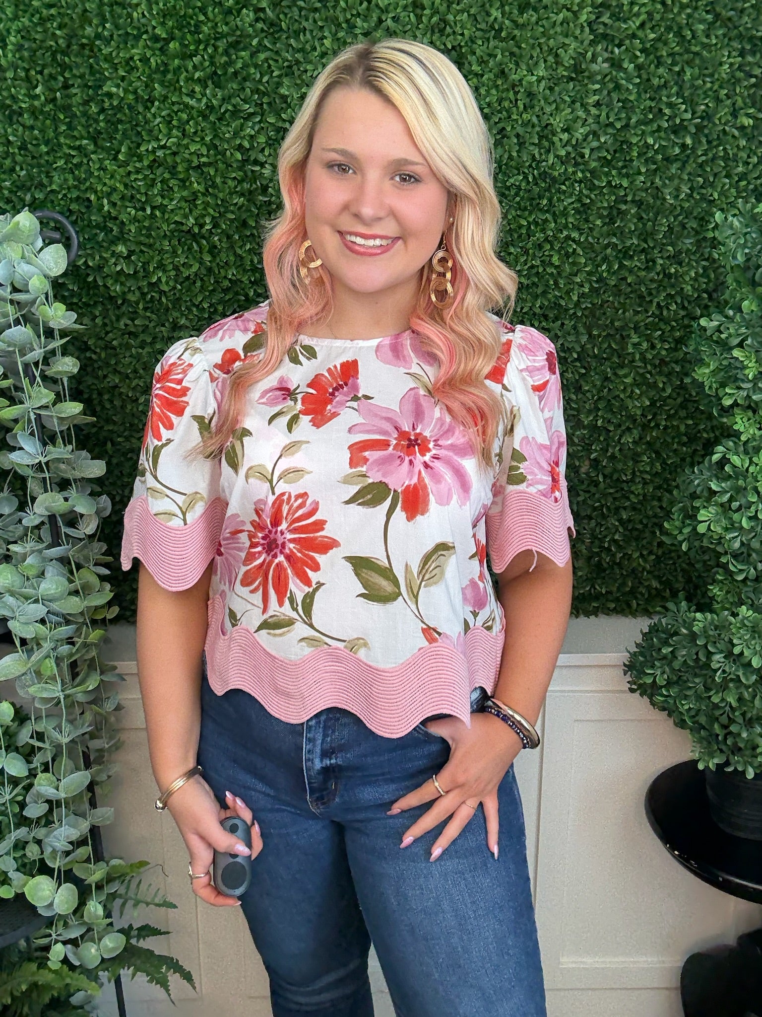 FLORAL PULLOVER TOP W/OVERSIZED TRIM FINISH - CREAM