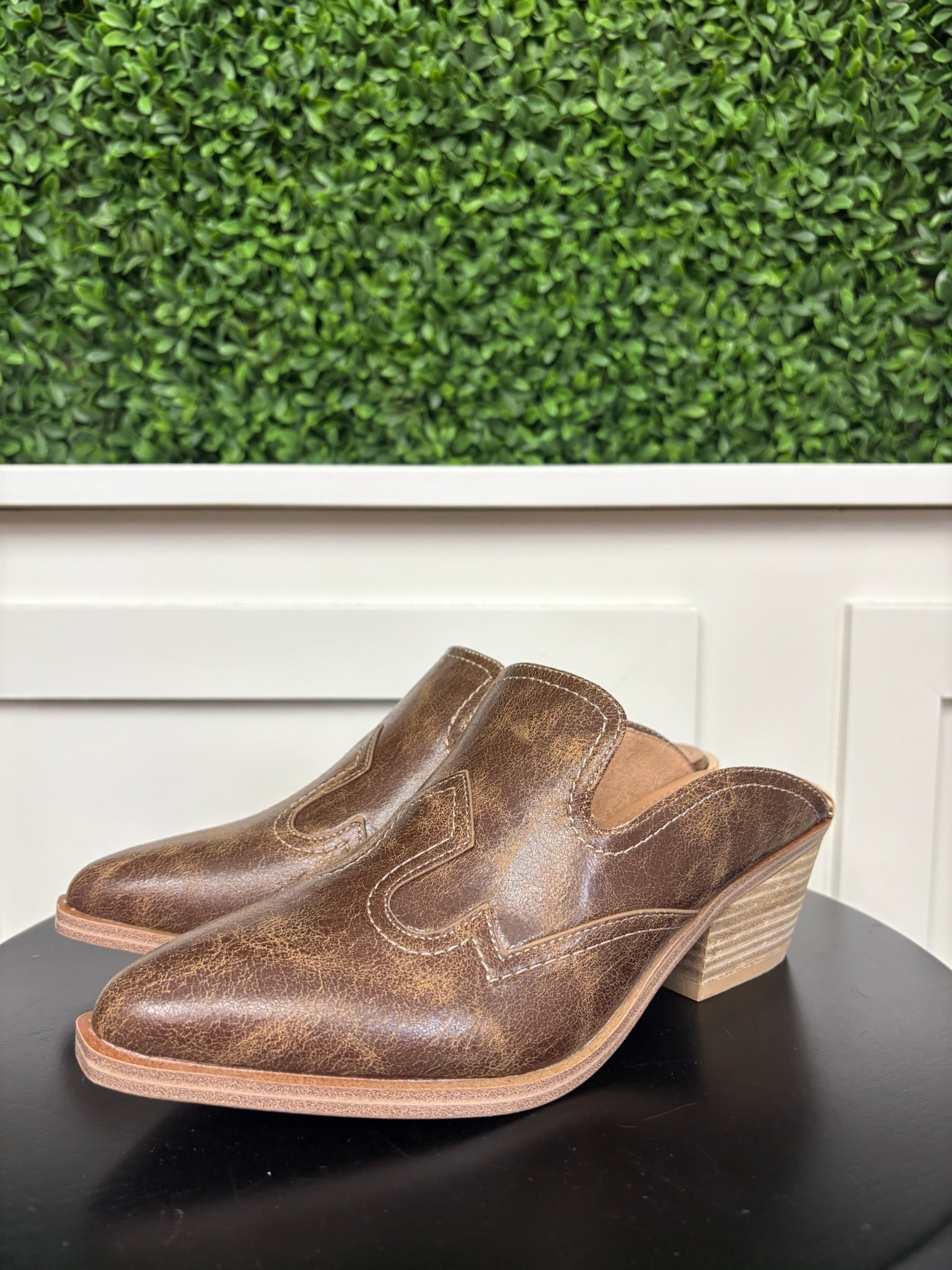 SALOON - TAN CRACKLE