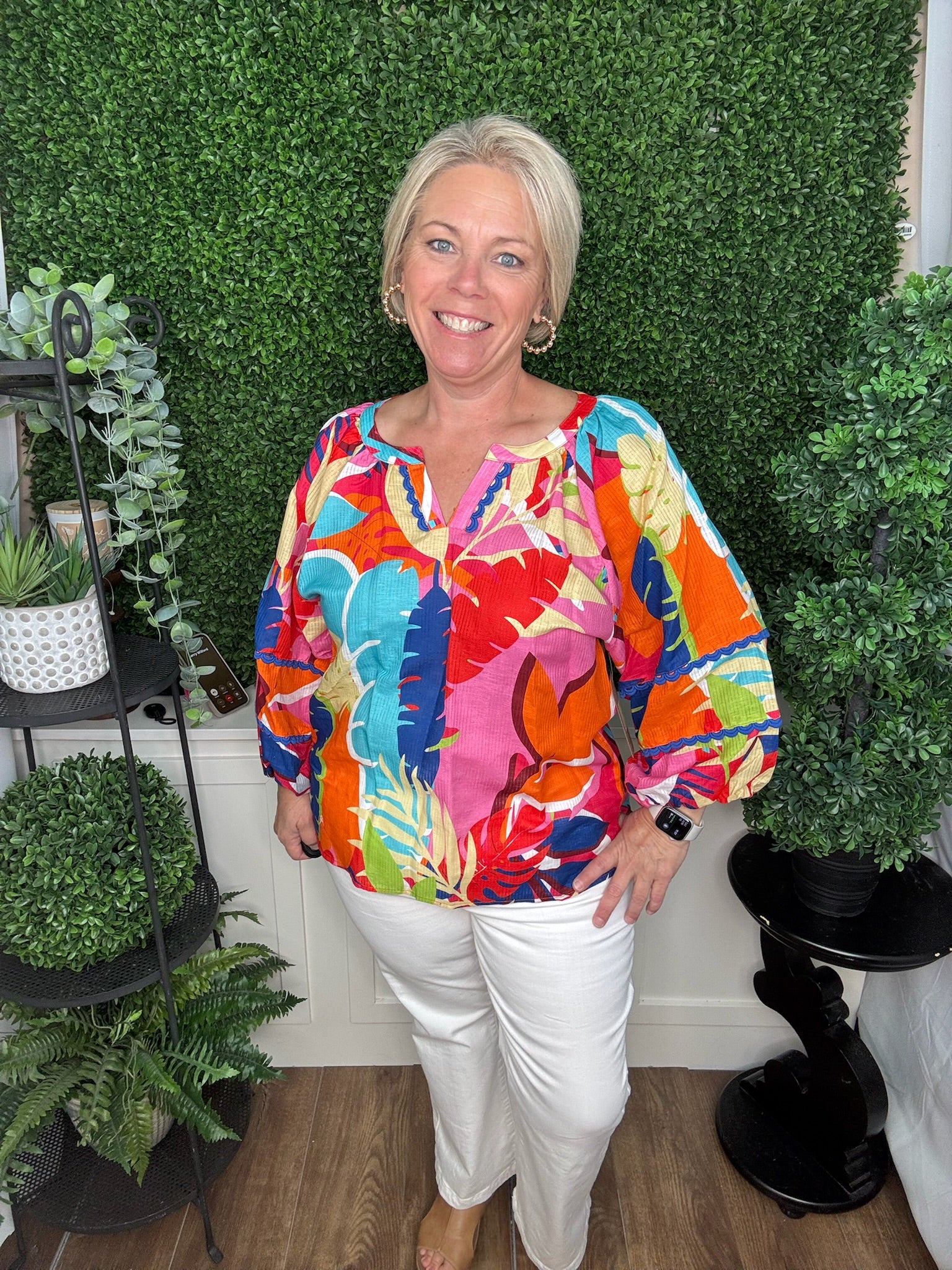 SPLIT NECK PRINT TOP W/ZIG ZAG TRIM - MULTI
