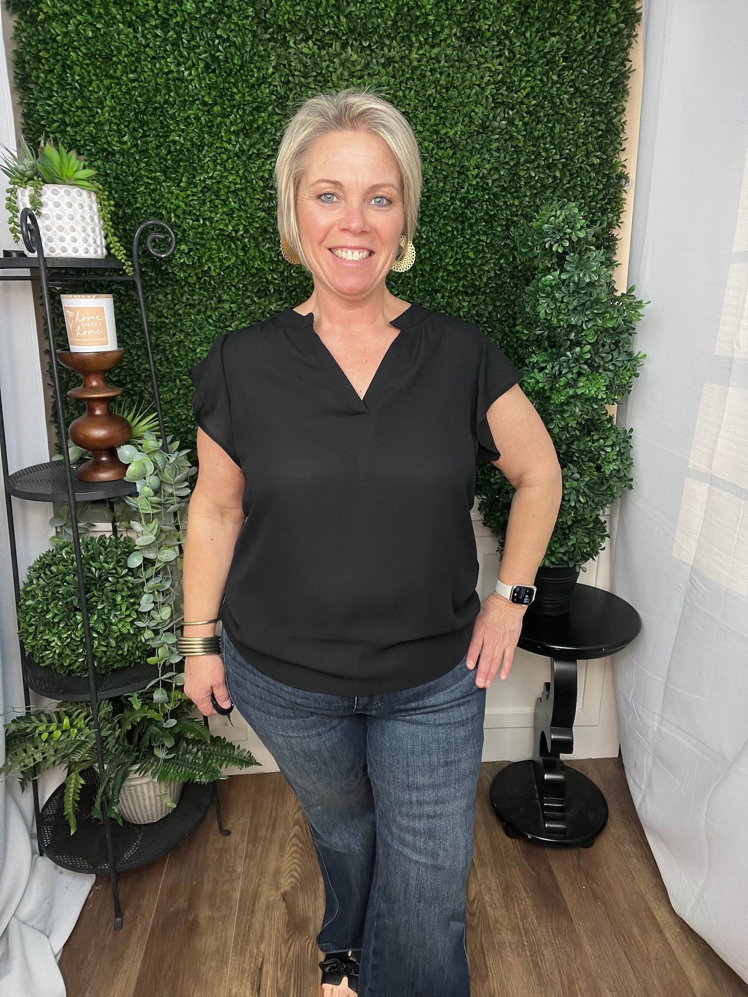 BLACK RUFFLE SLEEVE TOP