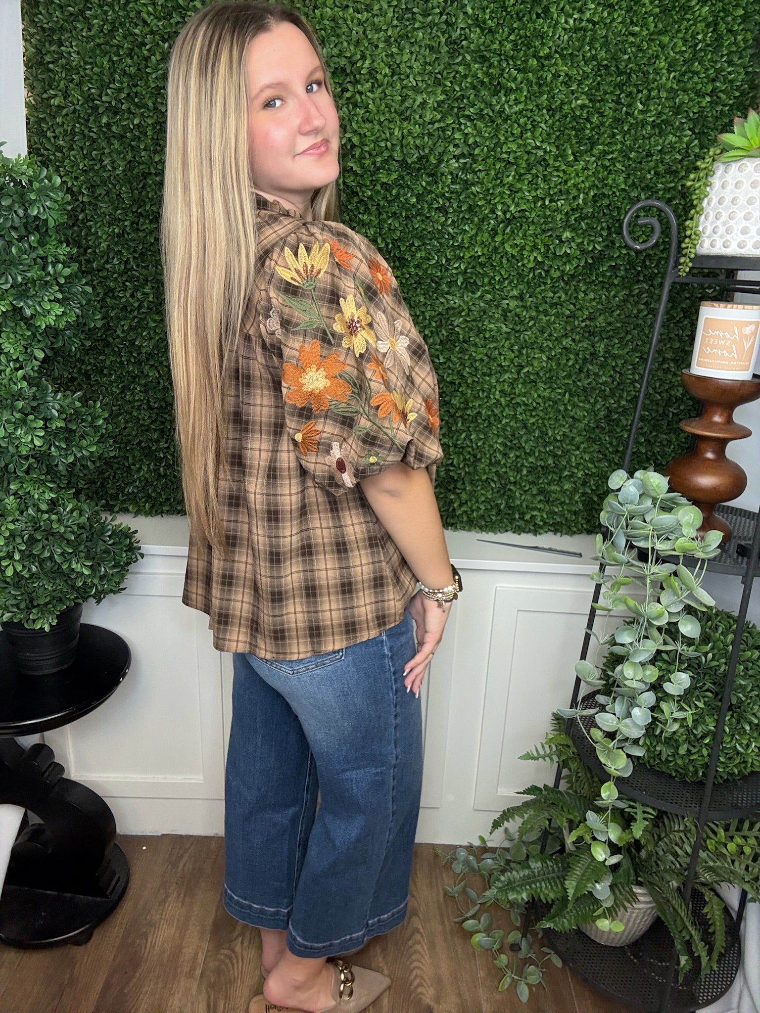 PLAID PUFF SLEEVE BLOUSE W/FLORAL EMBROIDERY - BROWN