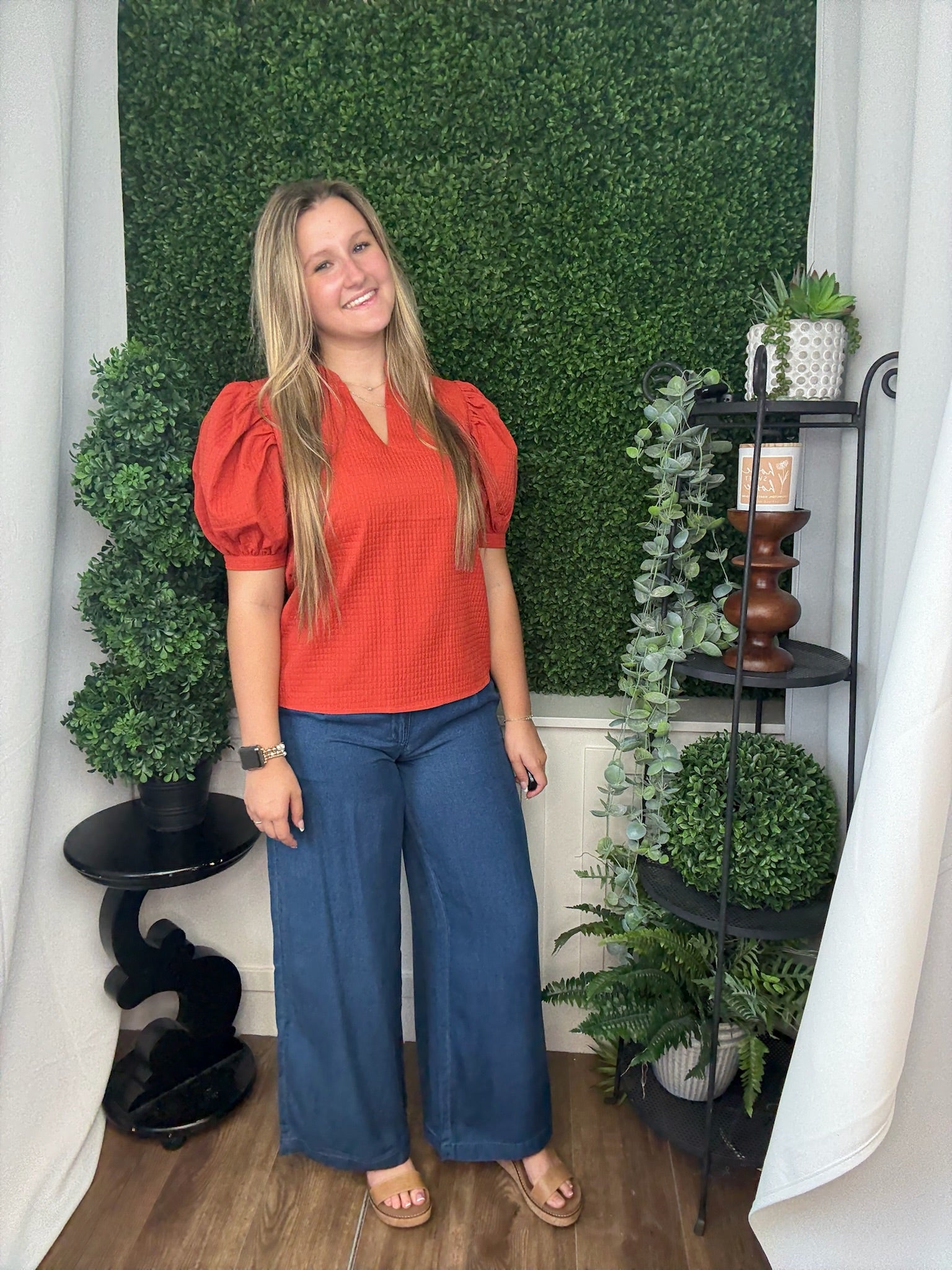 RUFFLE V-NECK PUFF SLEEVE TOP - RUST