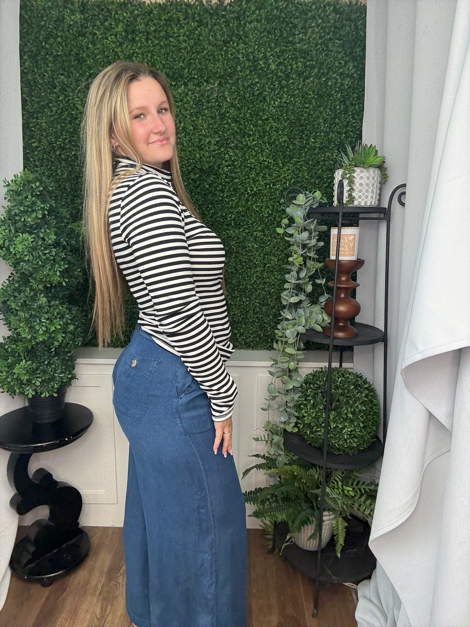 STRIPE TURTLENECK FITTED TOP - BLACK