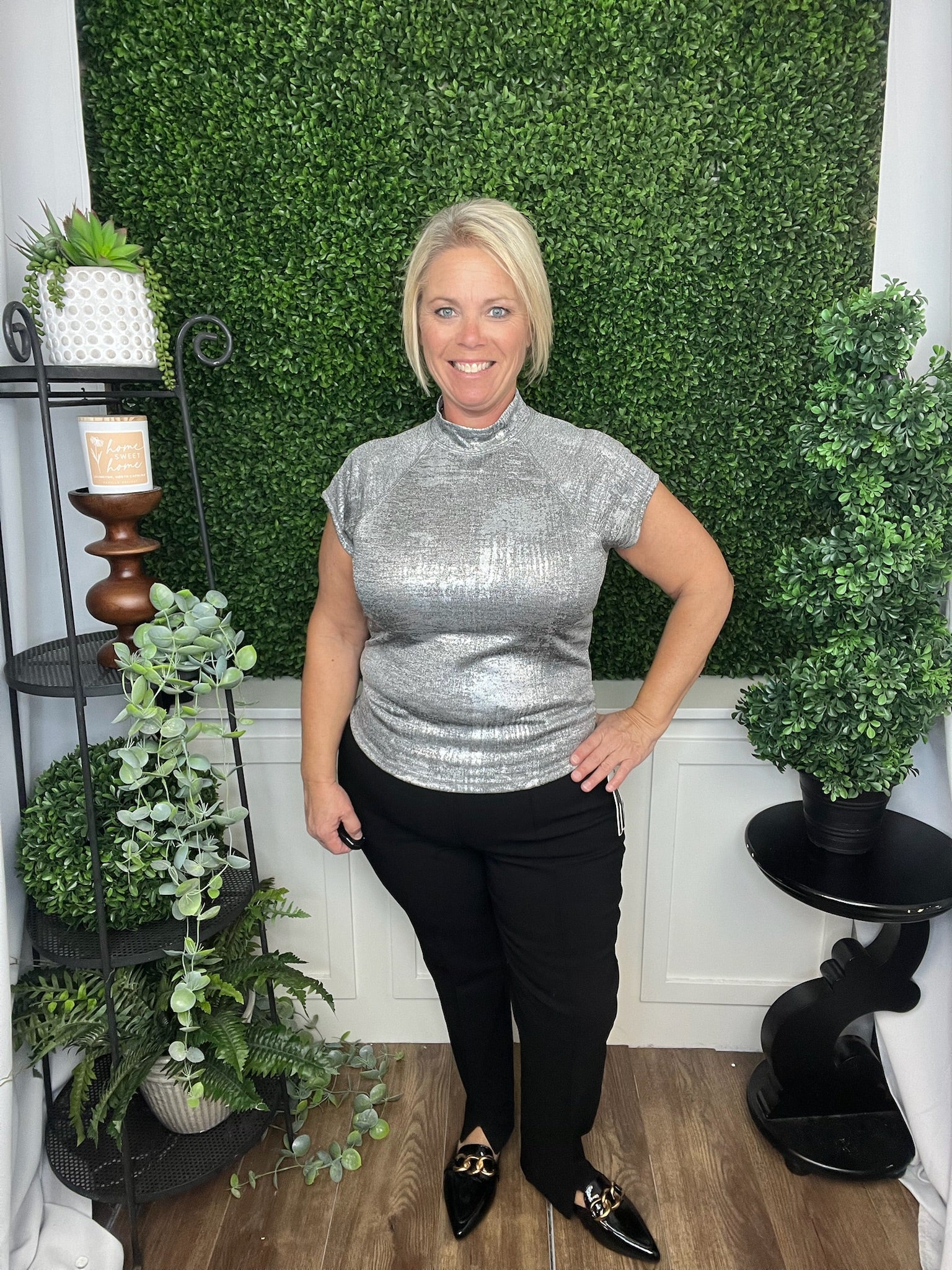 METALLIC MOCK NECK CAP SLV TOP