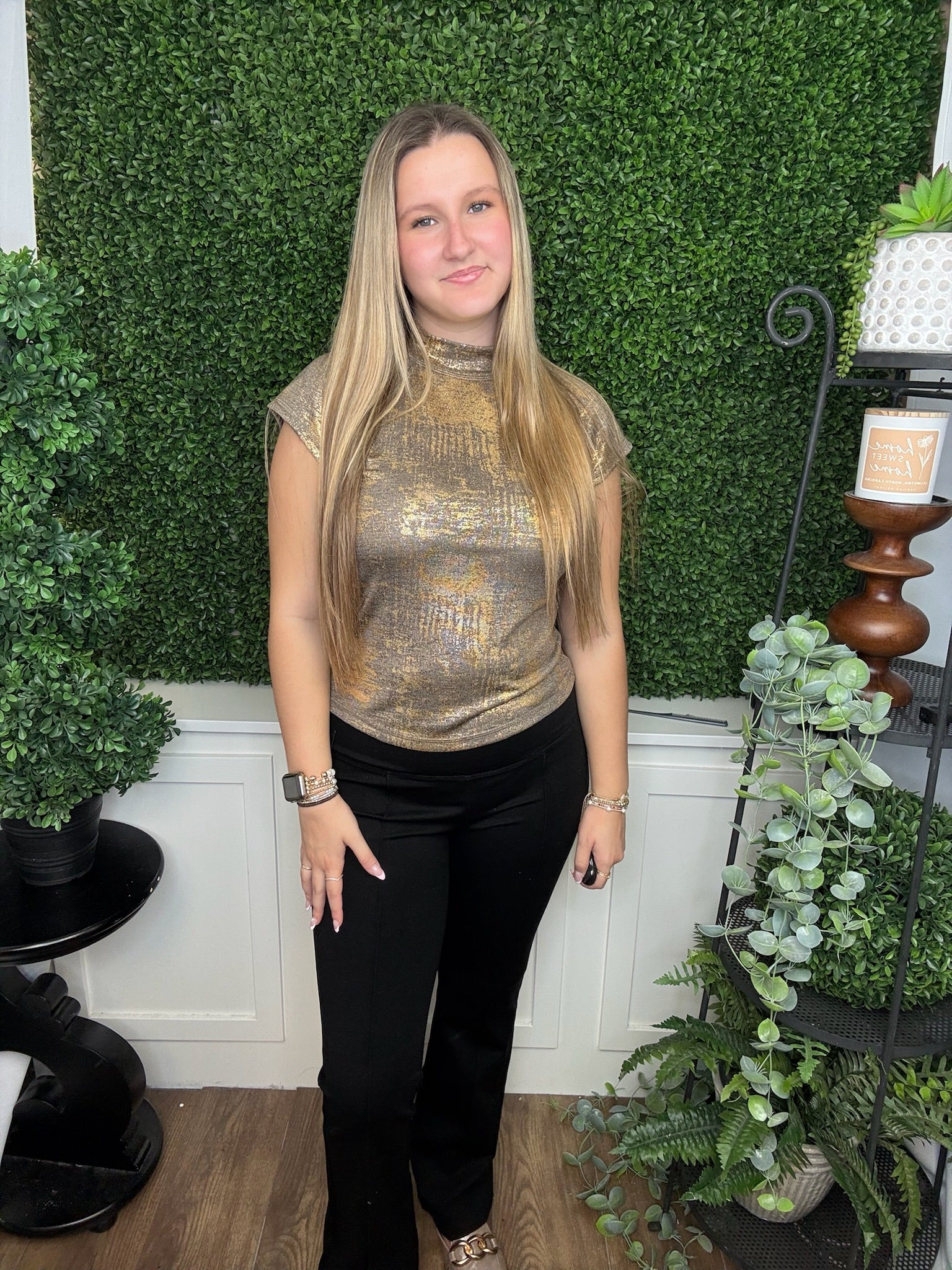 METALLIC MOCK NECK CAP SLV TOP