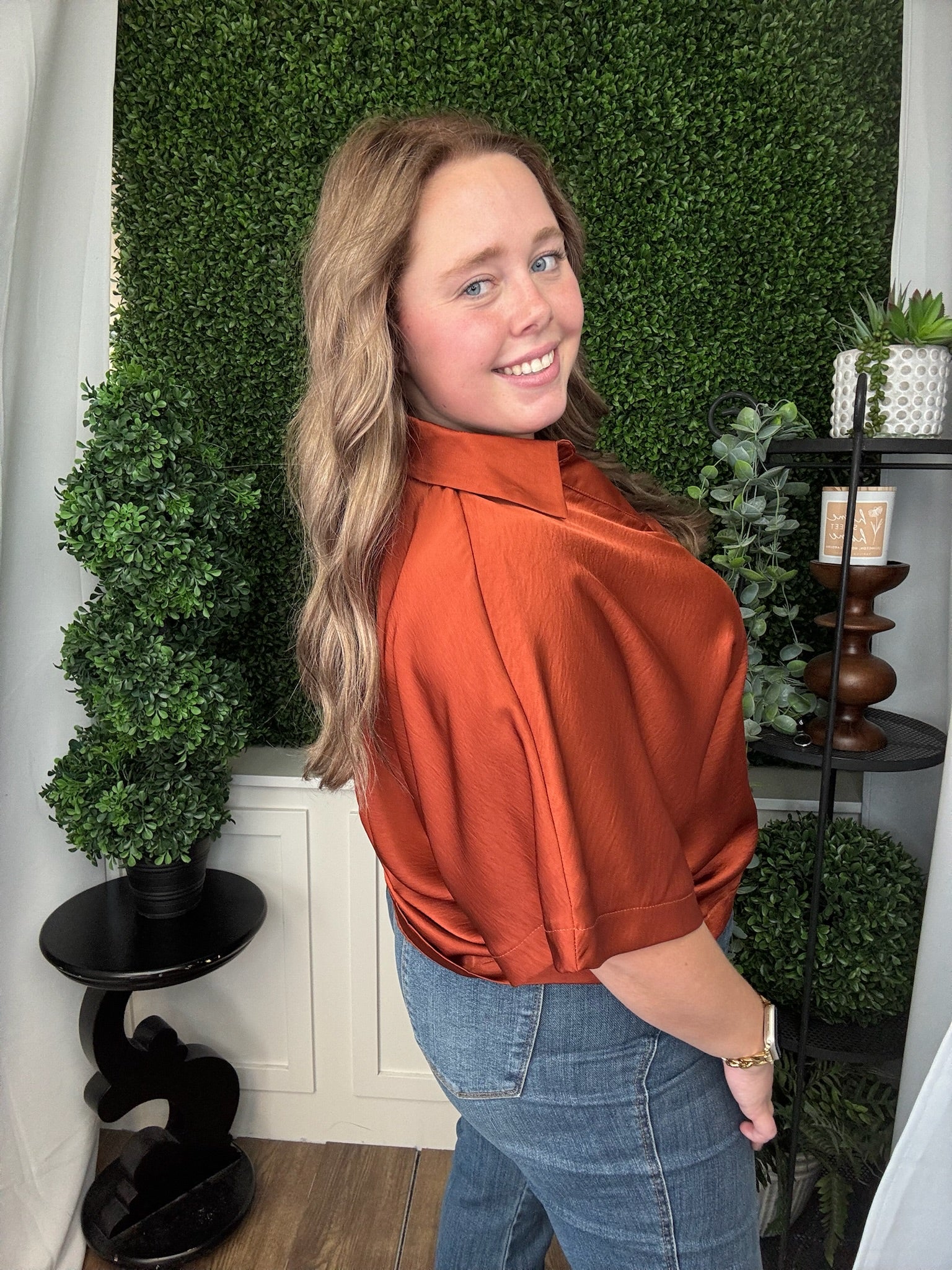 COLLAR V-NECK OVERSIZED TOP