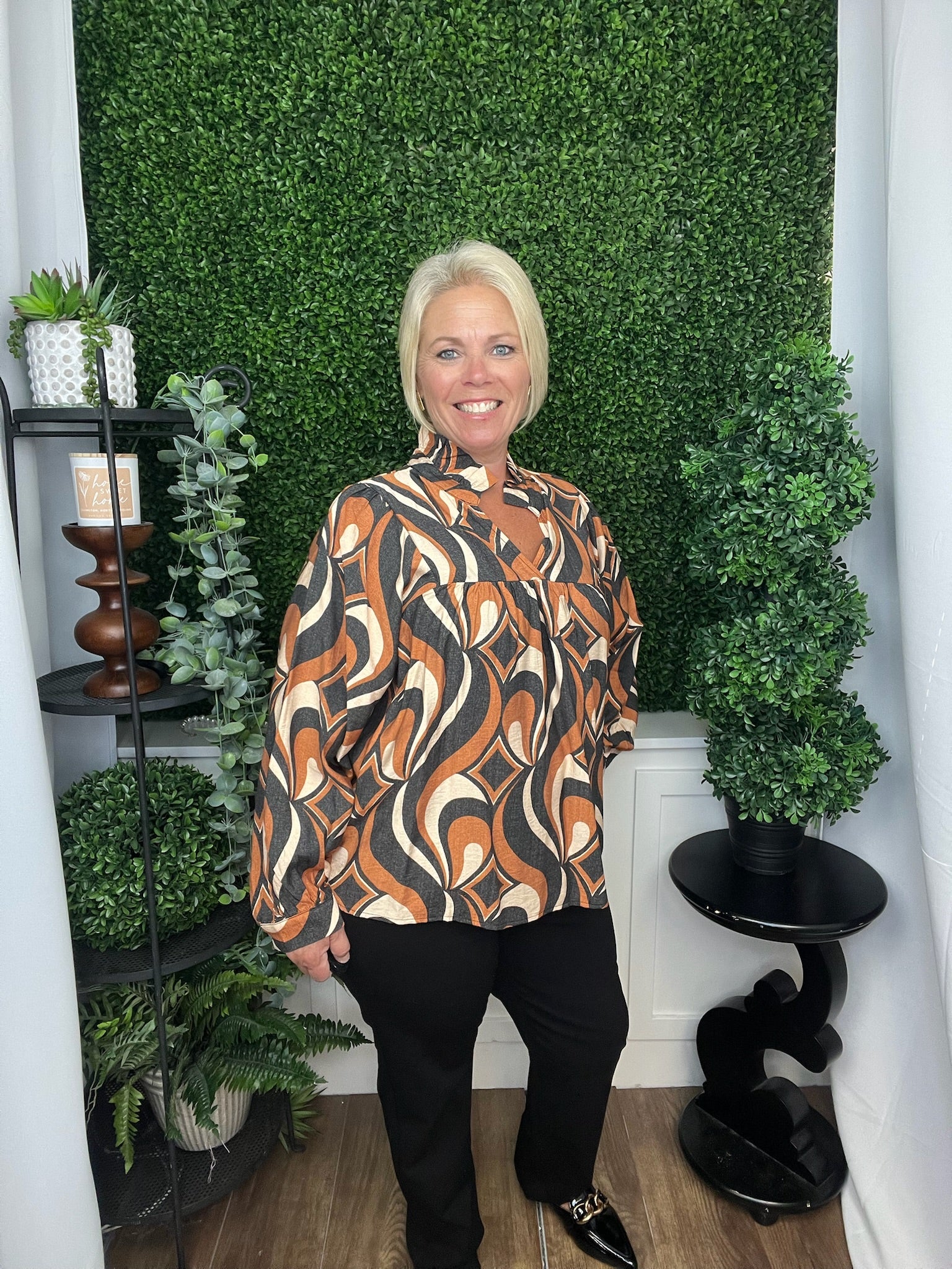 RUFFLED NECKLINE GEOMETRICAL PRINT TOP - BLACK