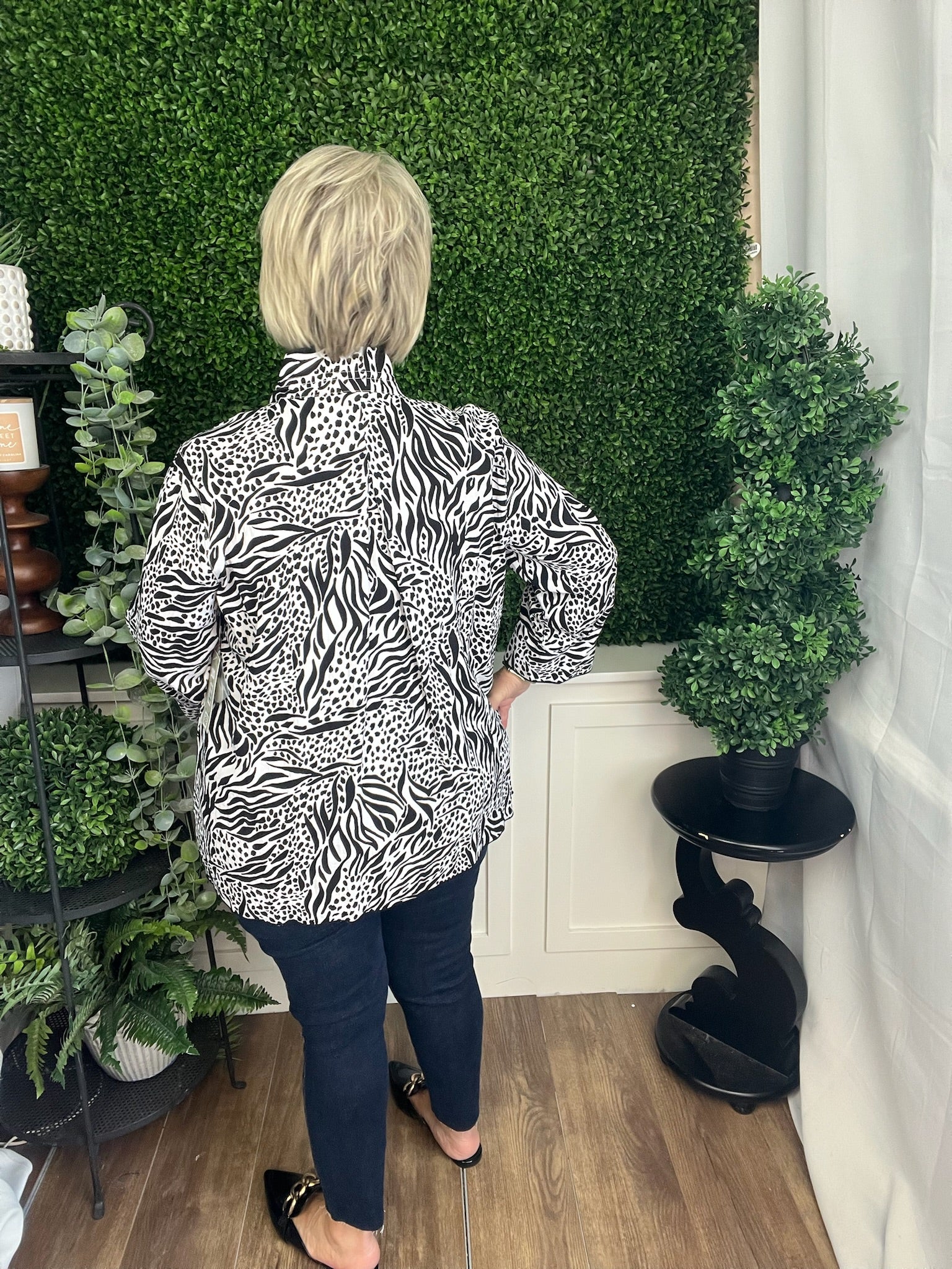 PRINTED WOVEN BUTTON FRONT BLOUSE 3/4 SLEEVE - BLACK/WHITE PRINT