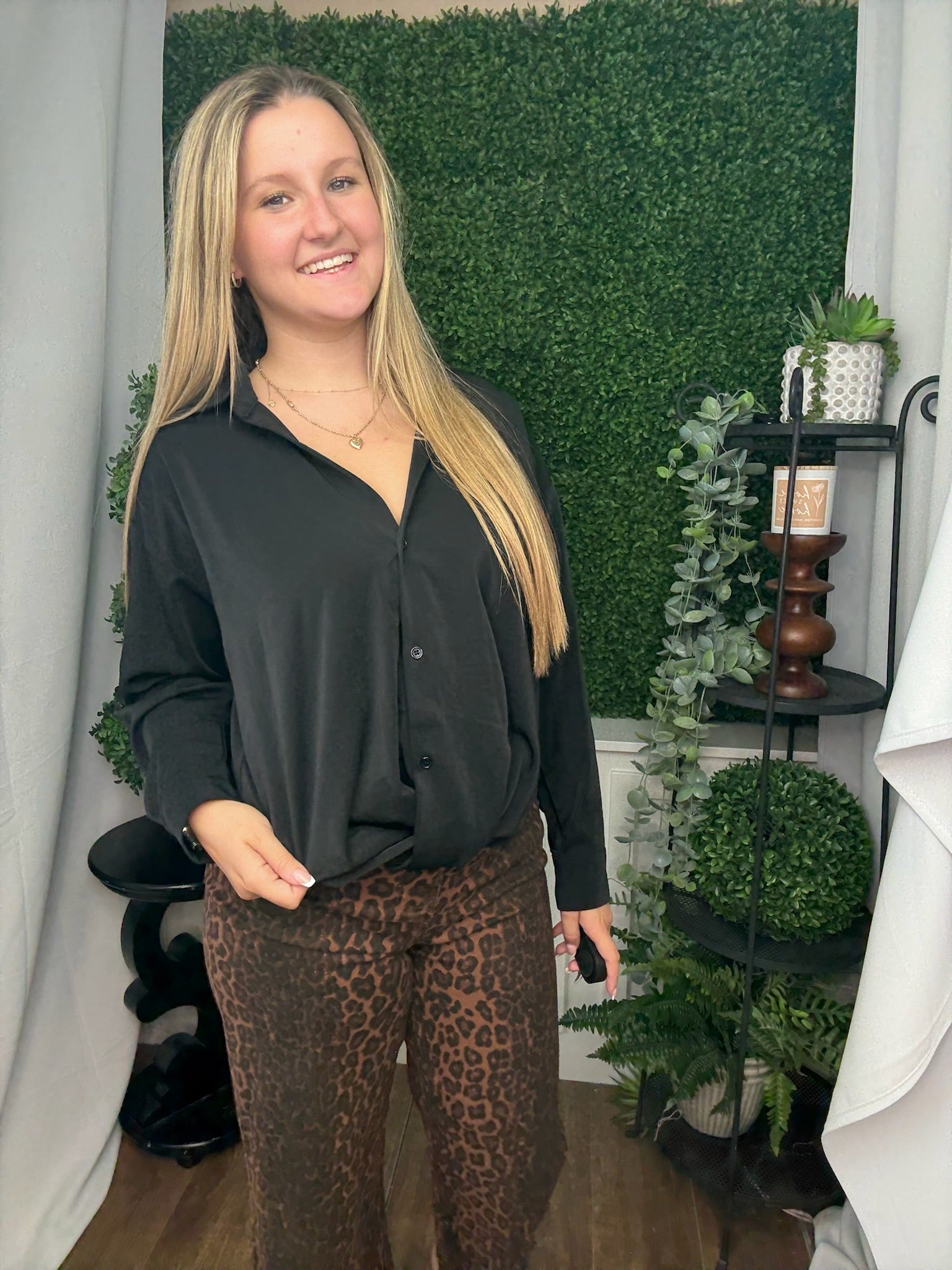 BUTTON DOWN BLOUSE W/FLOWING FIT - BLACK