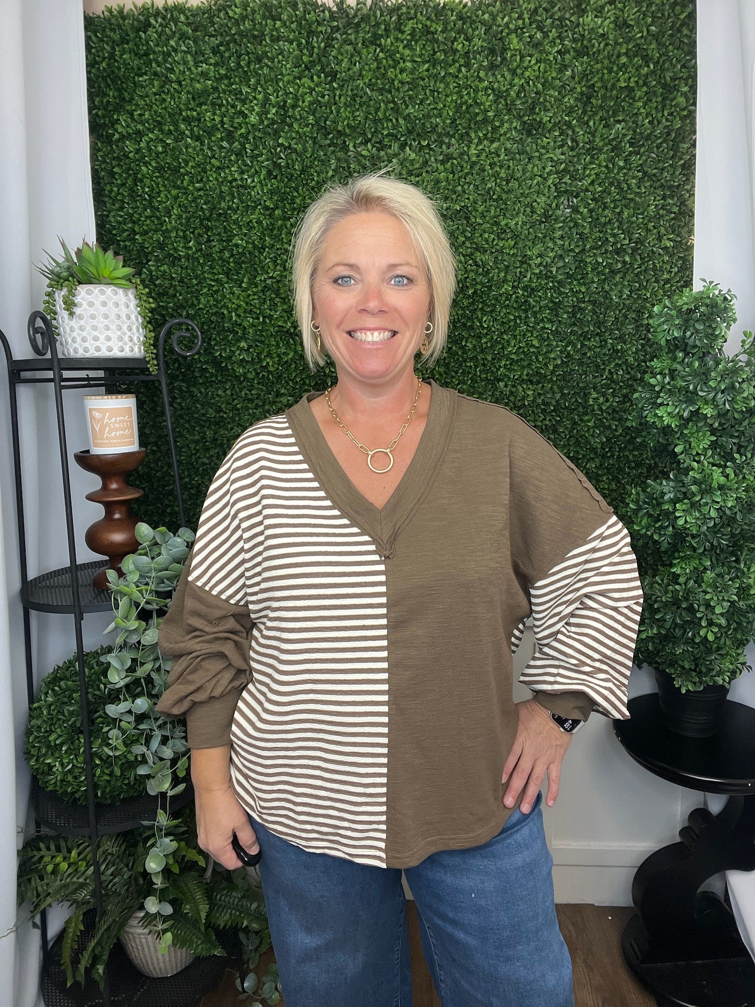 SLUB KNIT W/STRIPE COMBO VNECK TOP - MOCHA