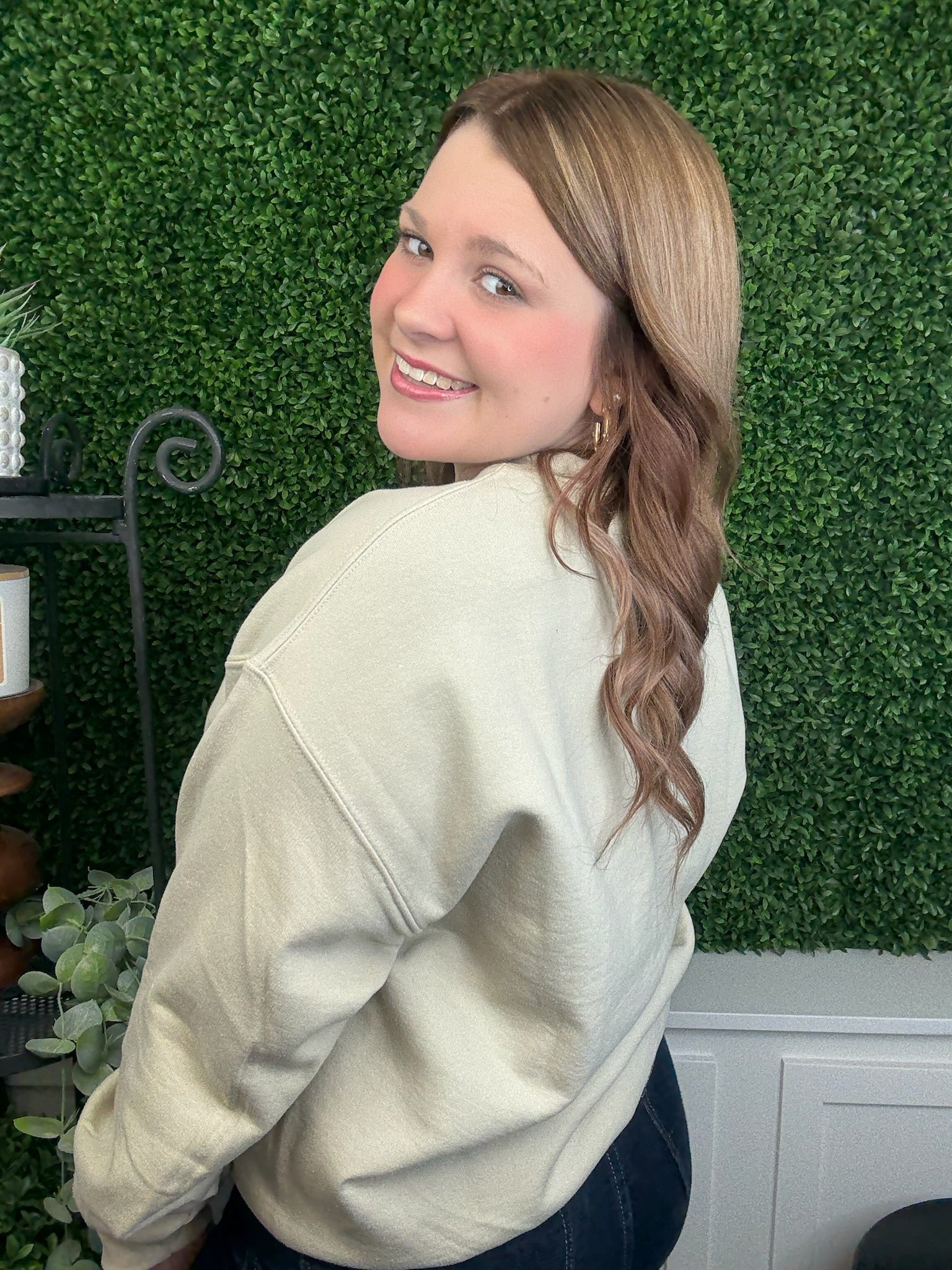 HE'S HUNTING SWEATSHIRT - TAN